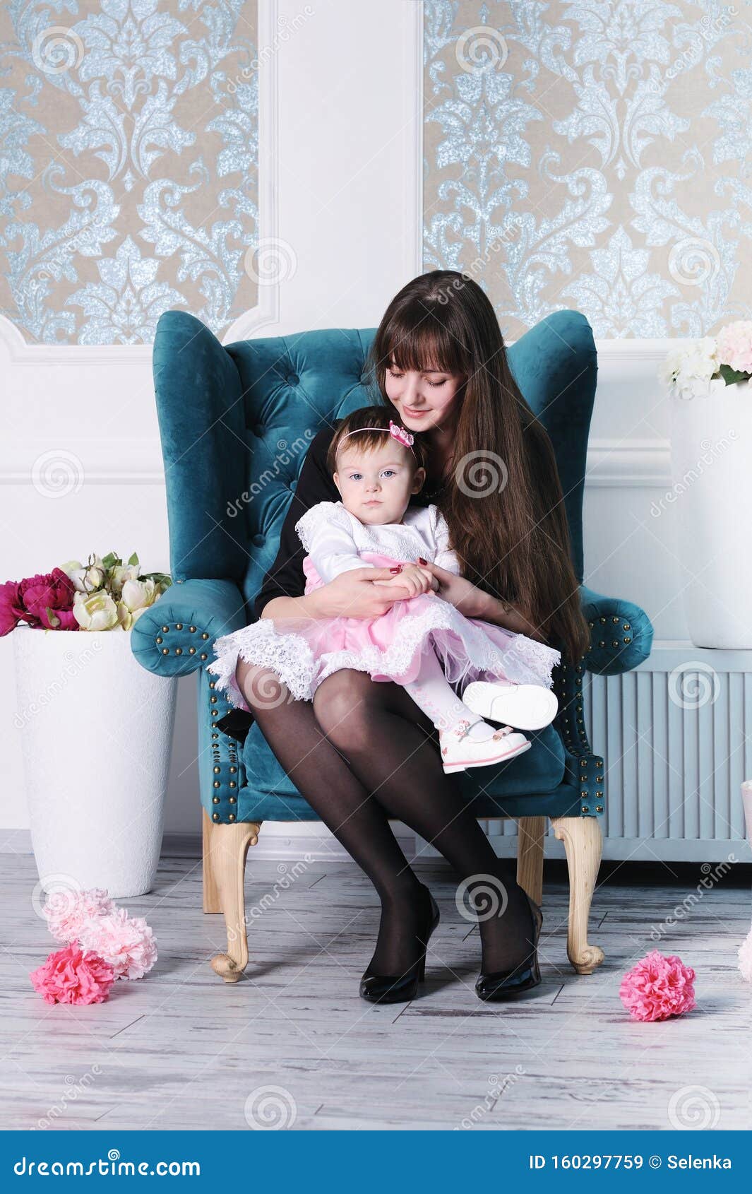 Maman Et Son Bebe A La Maison Image Stock Image Du Personne Bonheur Maman Et Son Bebe A La Maison Image Stock Image Du Personne Bonheur