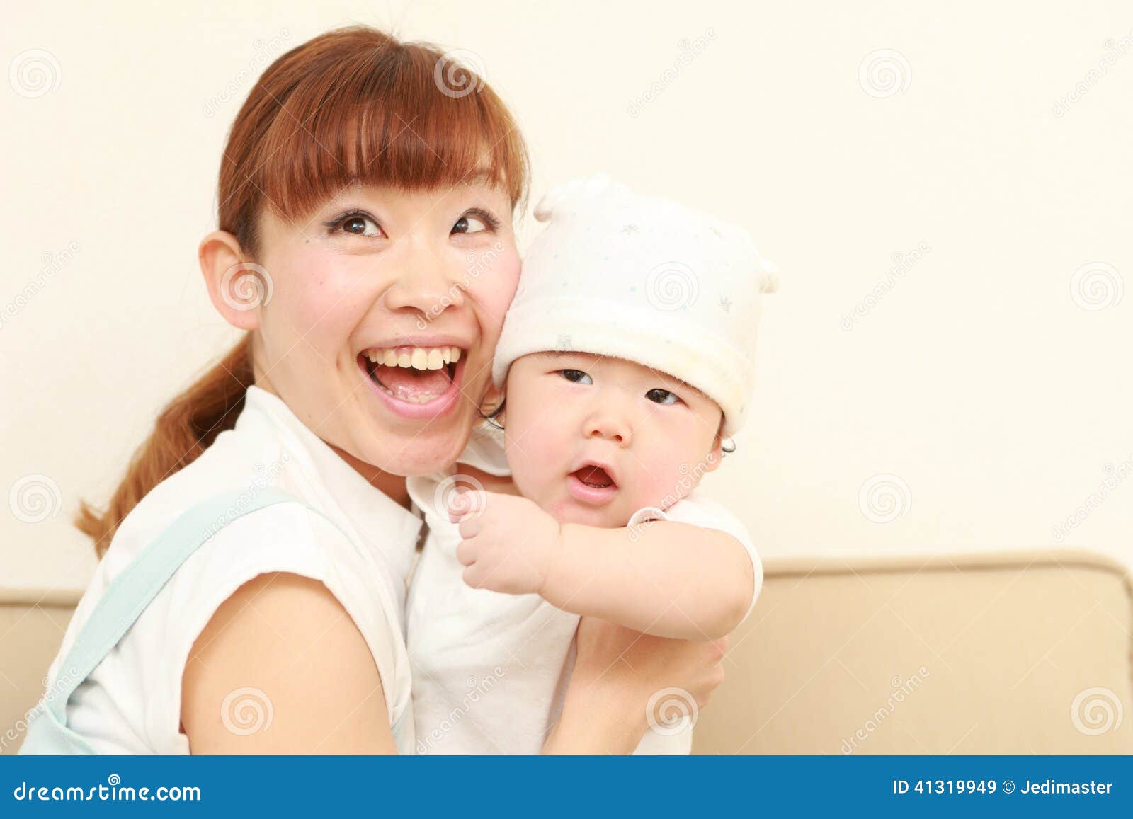 Maman Japonaise Et Son Bebe Image Stock Image Du Maman Nourrisson