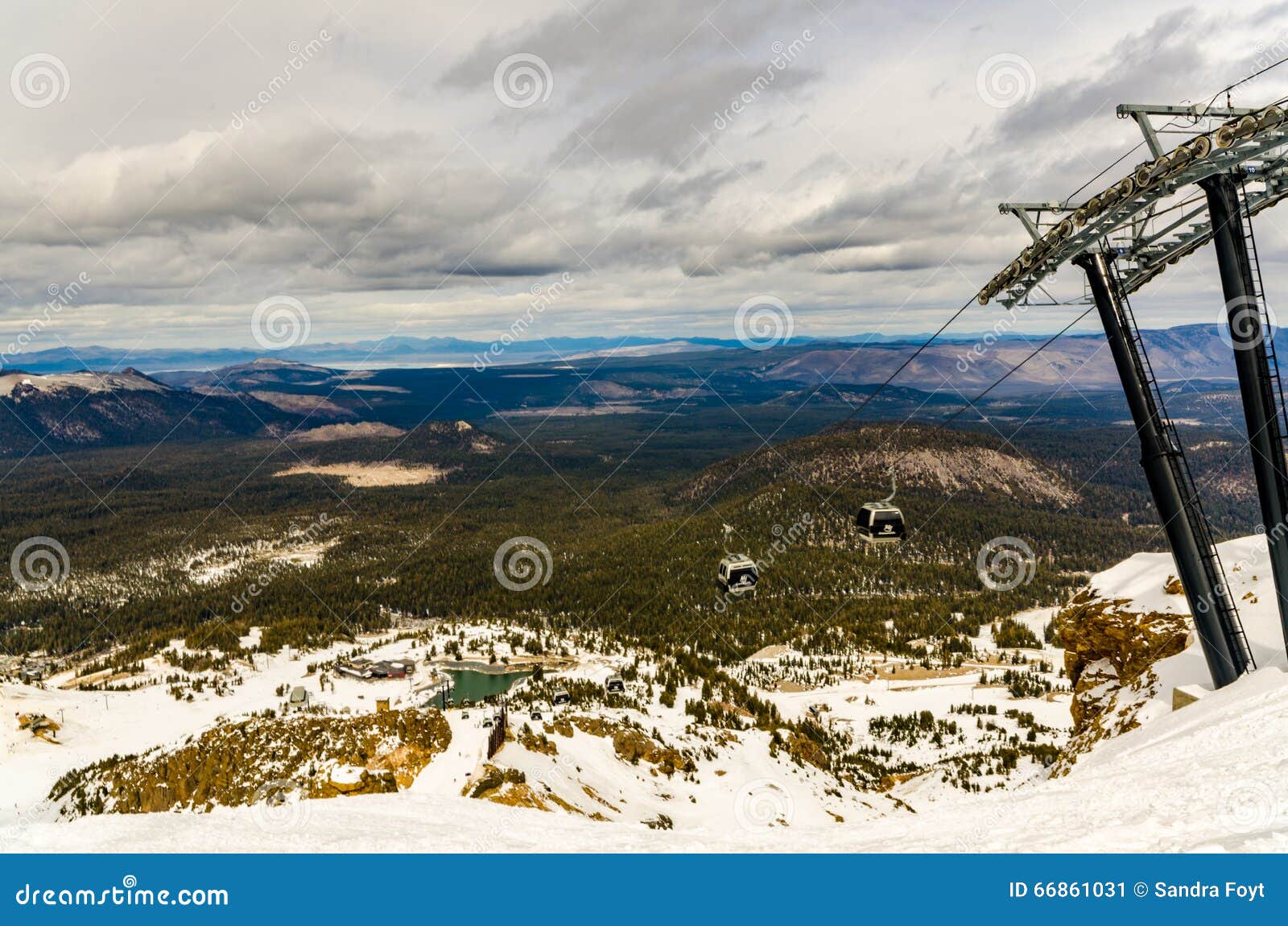 Mammut-Ski Resort stockbild. Bild von sierra, gipfel - 66861031