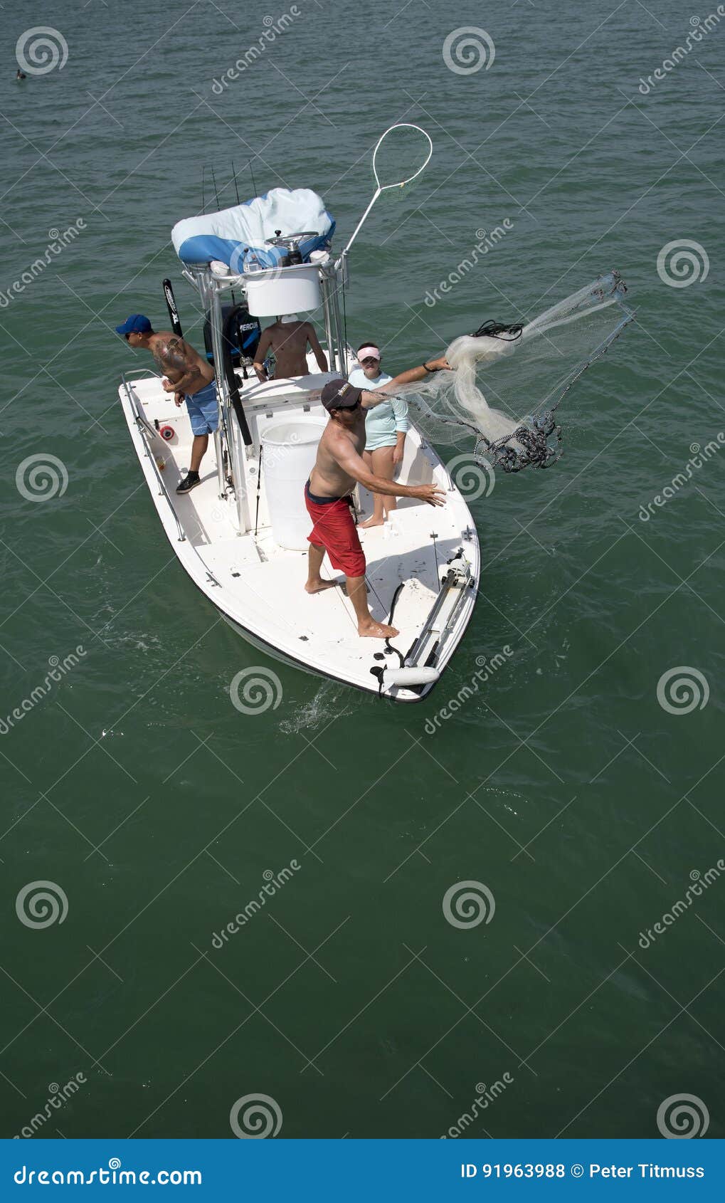 https://thumbs.dreamstime.com/z/man-casting-net-small-fishing-boat-bait-using-cast-gulf-mexico-southern-florida-usa-may-91963988.jpg