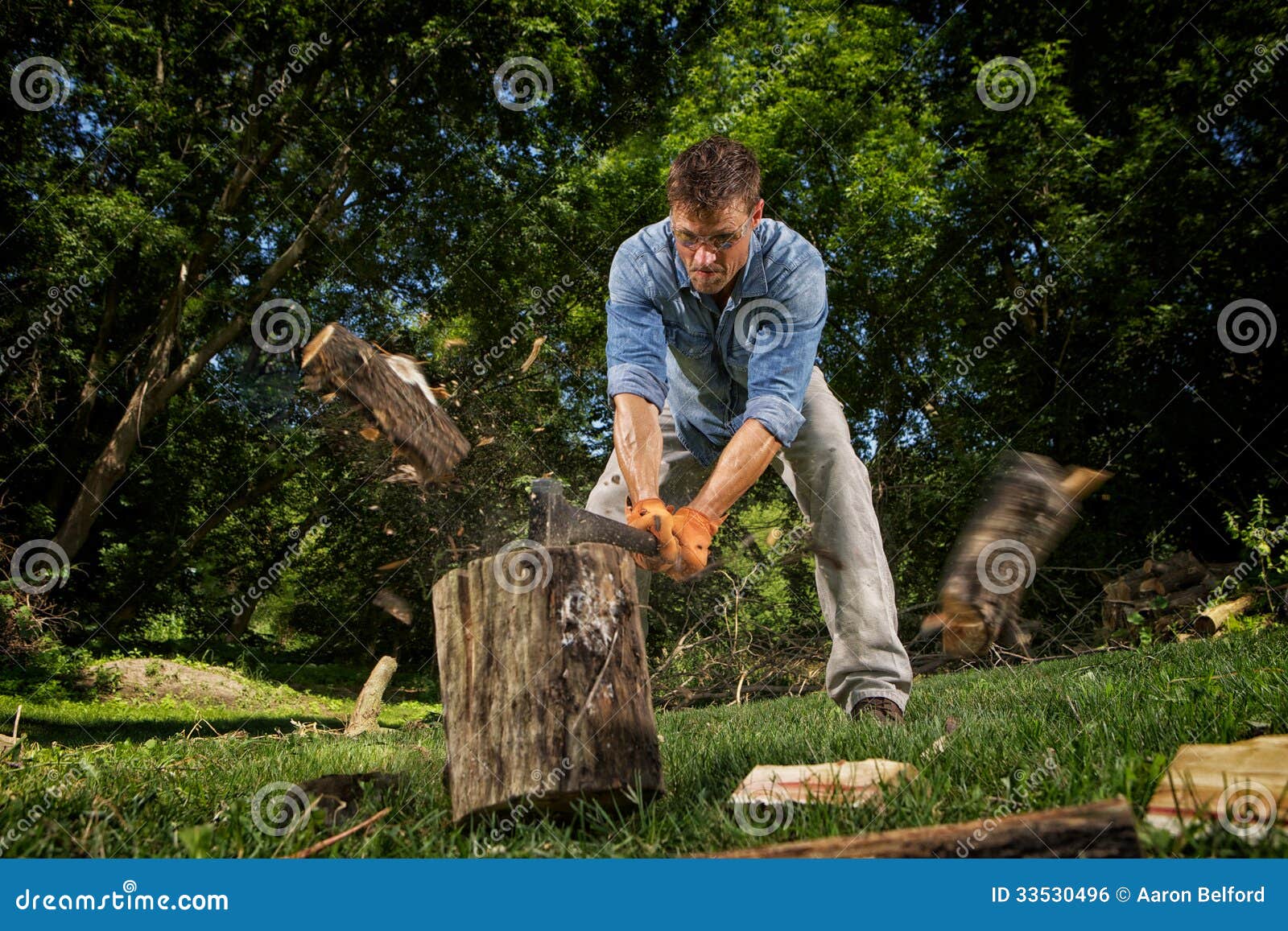 https://thumbs.dreamstime.com/z/man-chopping-wood-his-back-yard-33530496.jpg