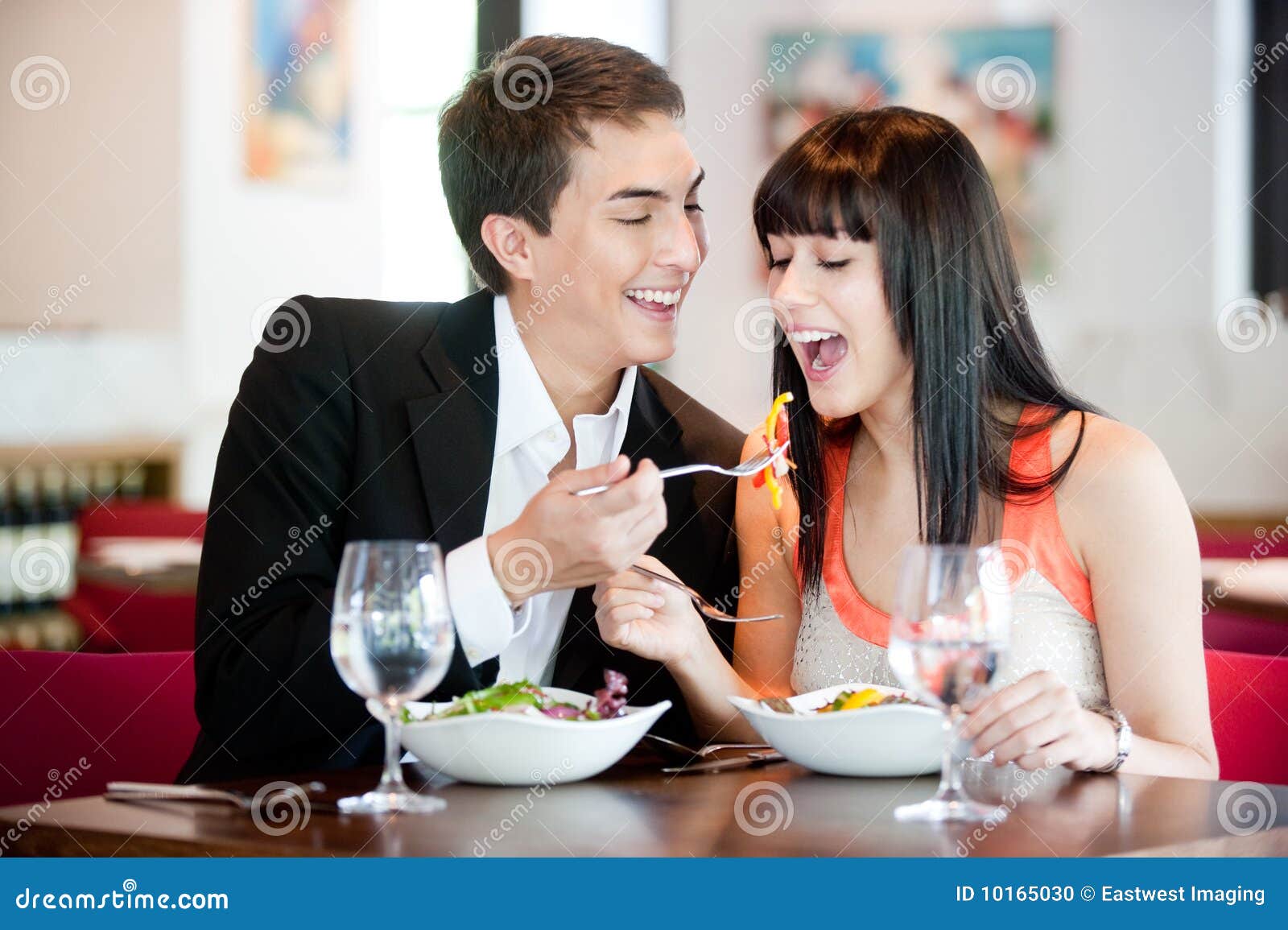 man feeding girlfriend