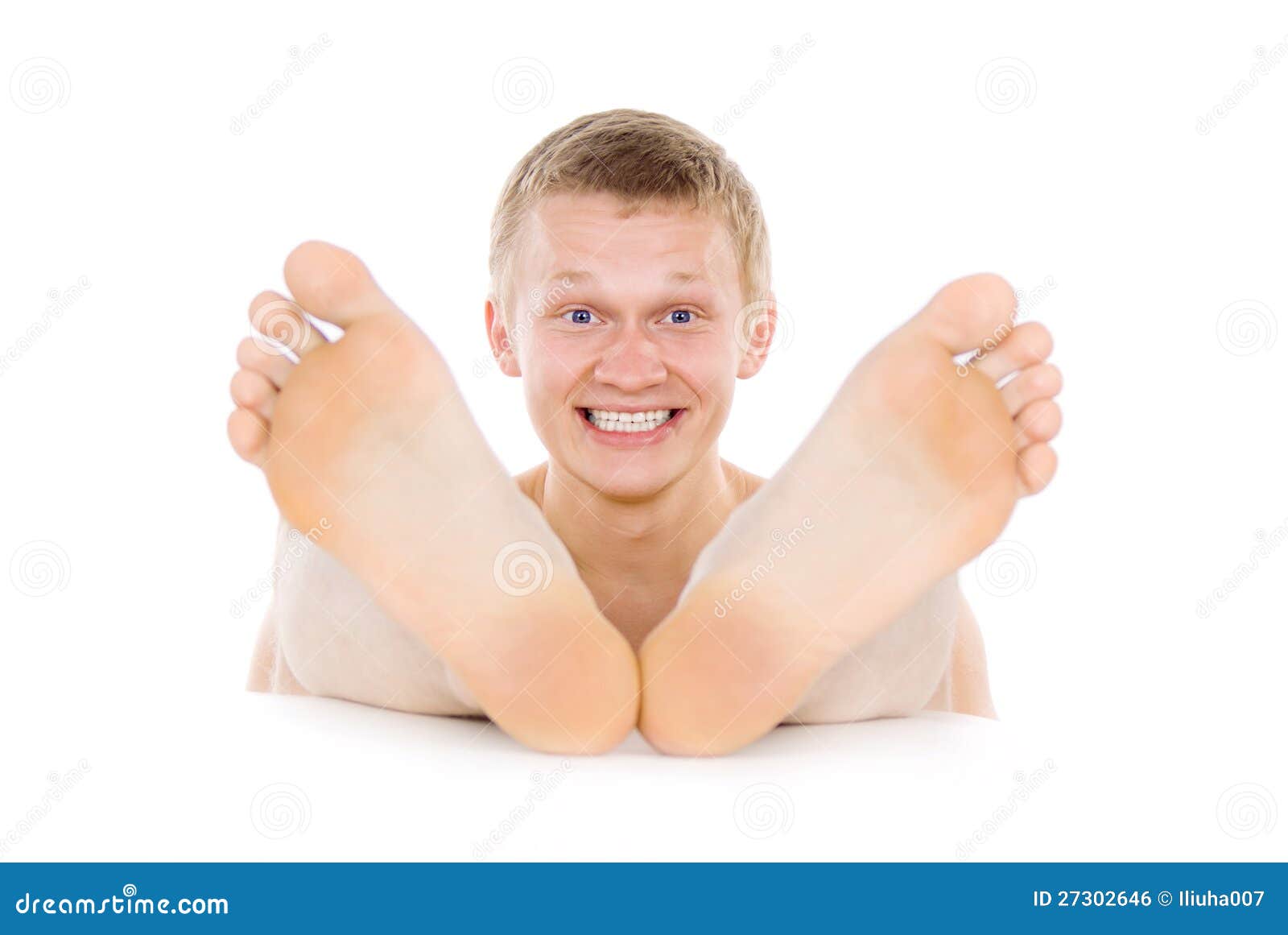 Человек показывает ноги