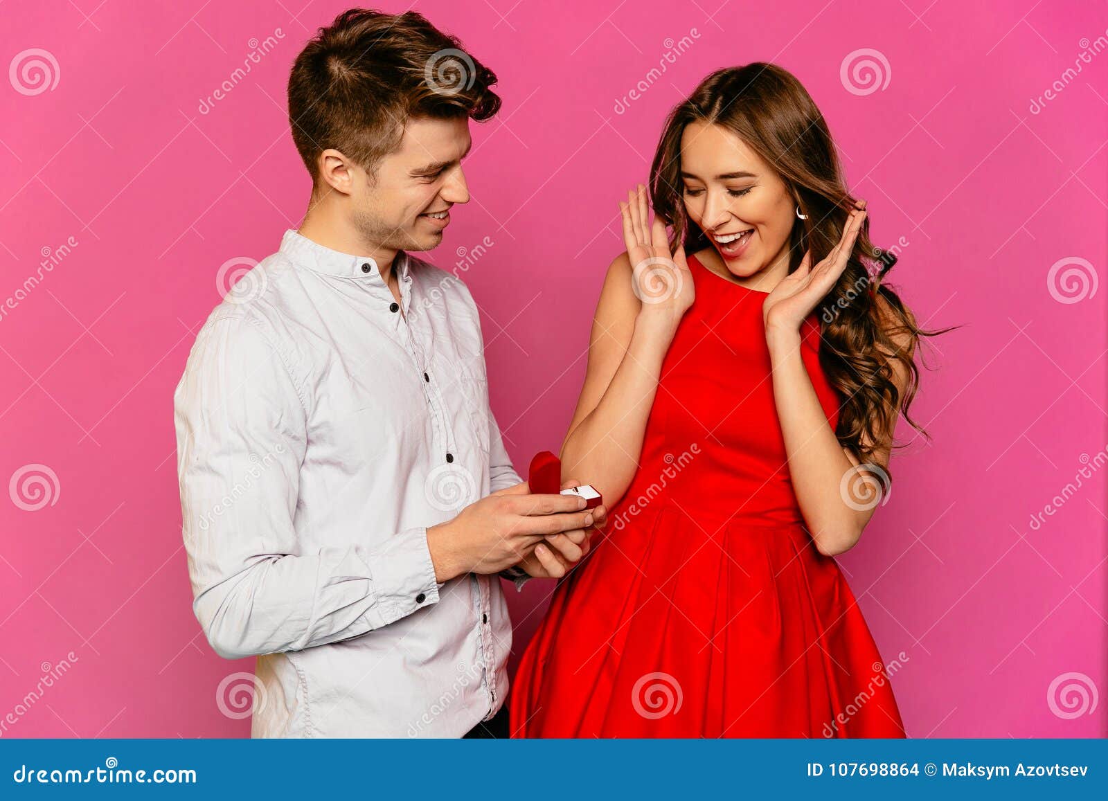 https://thumbs.dreamstime.com/z/man-going-to-make-marriage-proposal-to-his-girlfriend-handsome-men-makes-proposal-to-his-gorgeous-girlfriend-red-dress-107698864.jpg