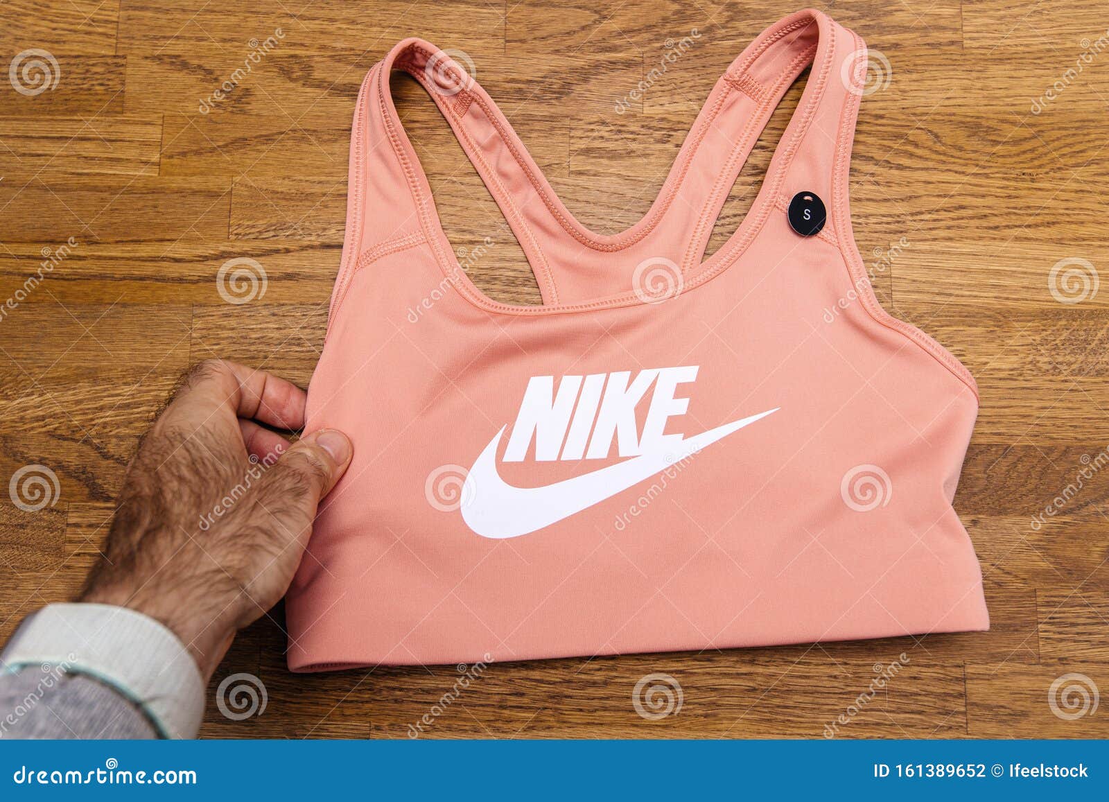 nike swoosh bra classic style versatile performance