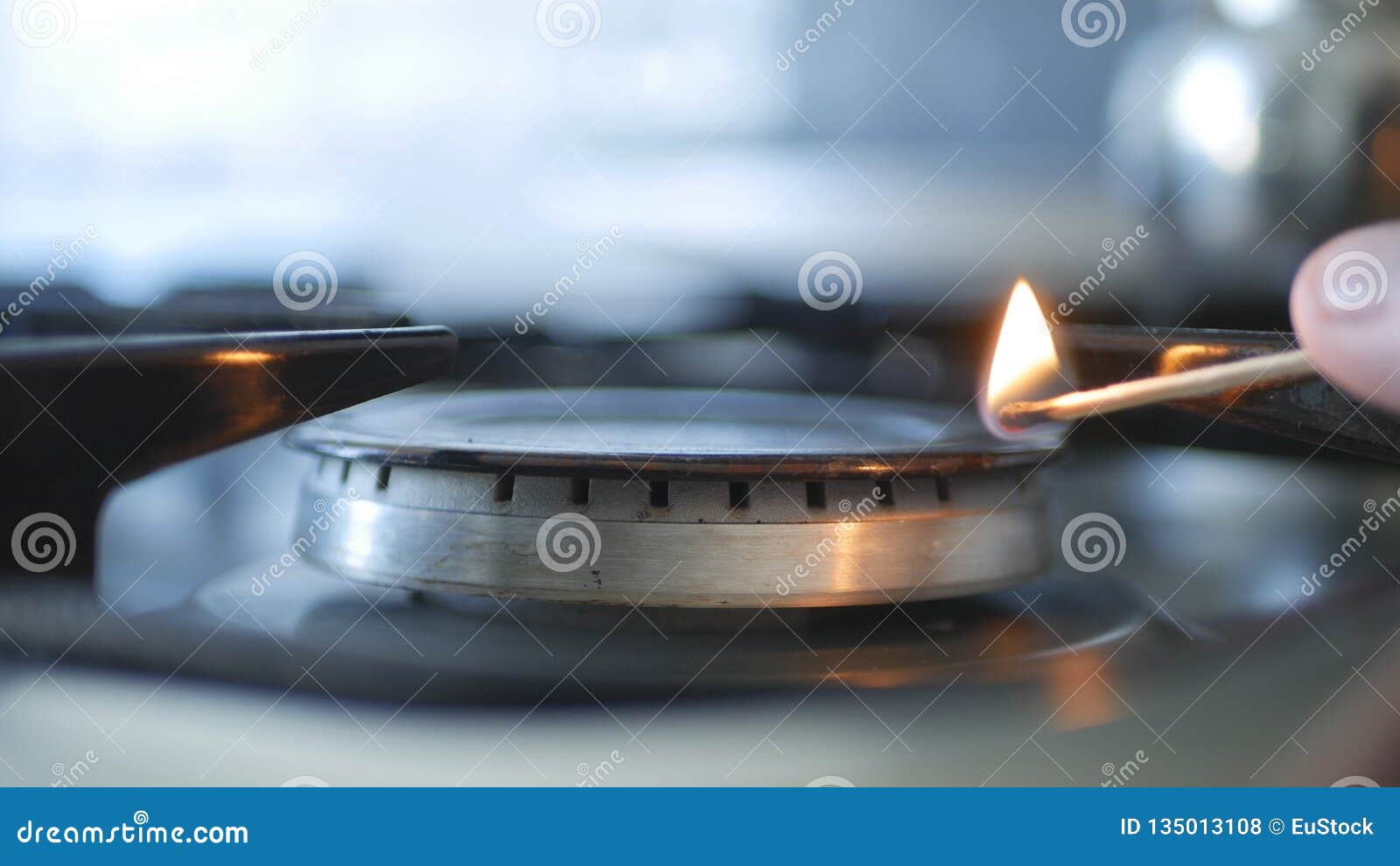 man hand use matches for opening fire on a calor gas