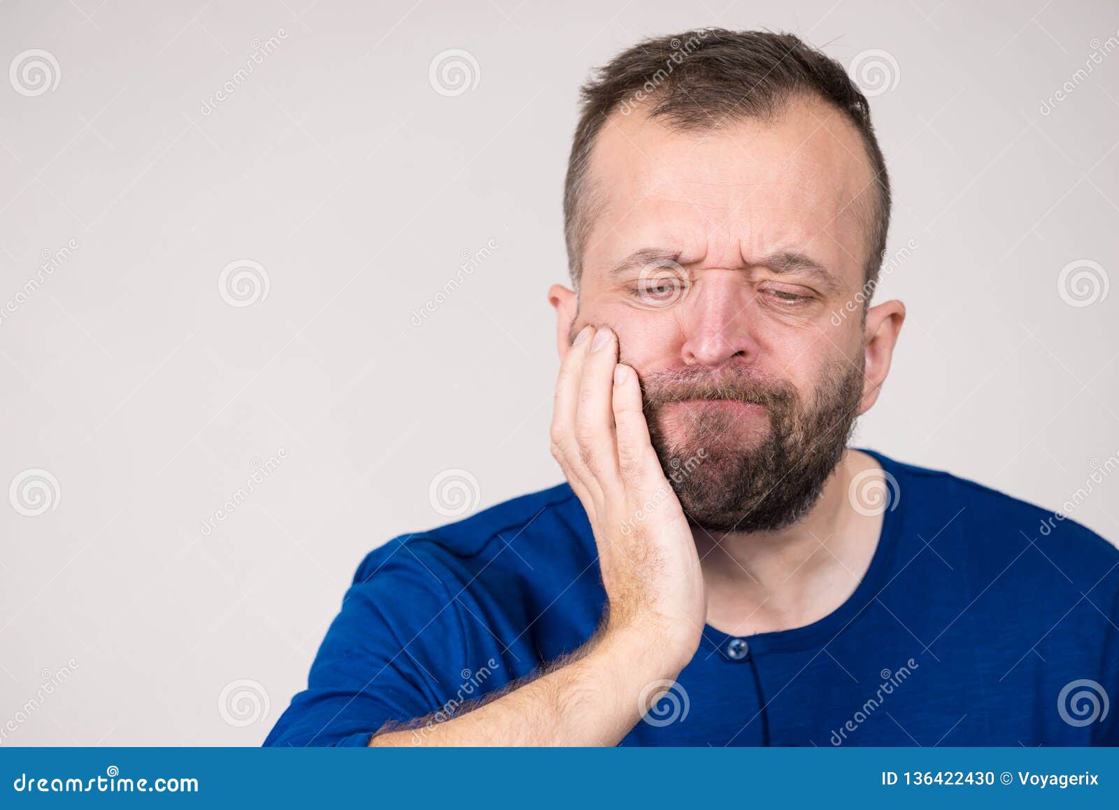 Man having tooth pain stock photo. Image of ache, teeth - 136422430