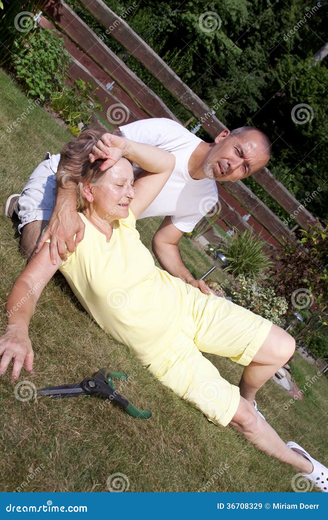 man helping woman with heatstroke