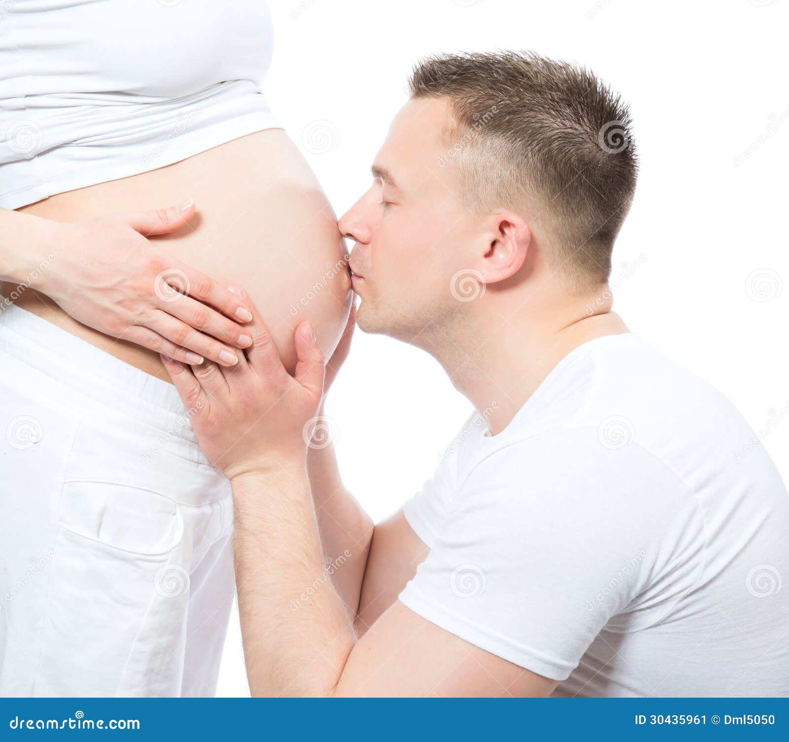Беременна племянник. Беременных женщин с мужчинами. Мужчина целует беременный животик. Беременные мужчины.