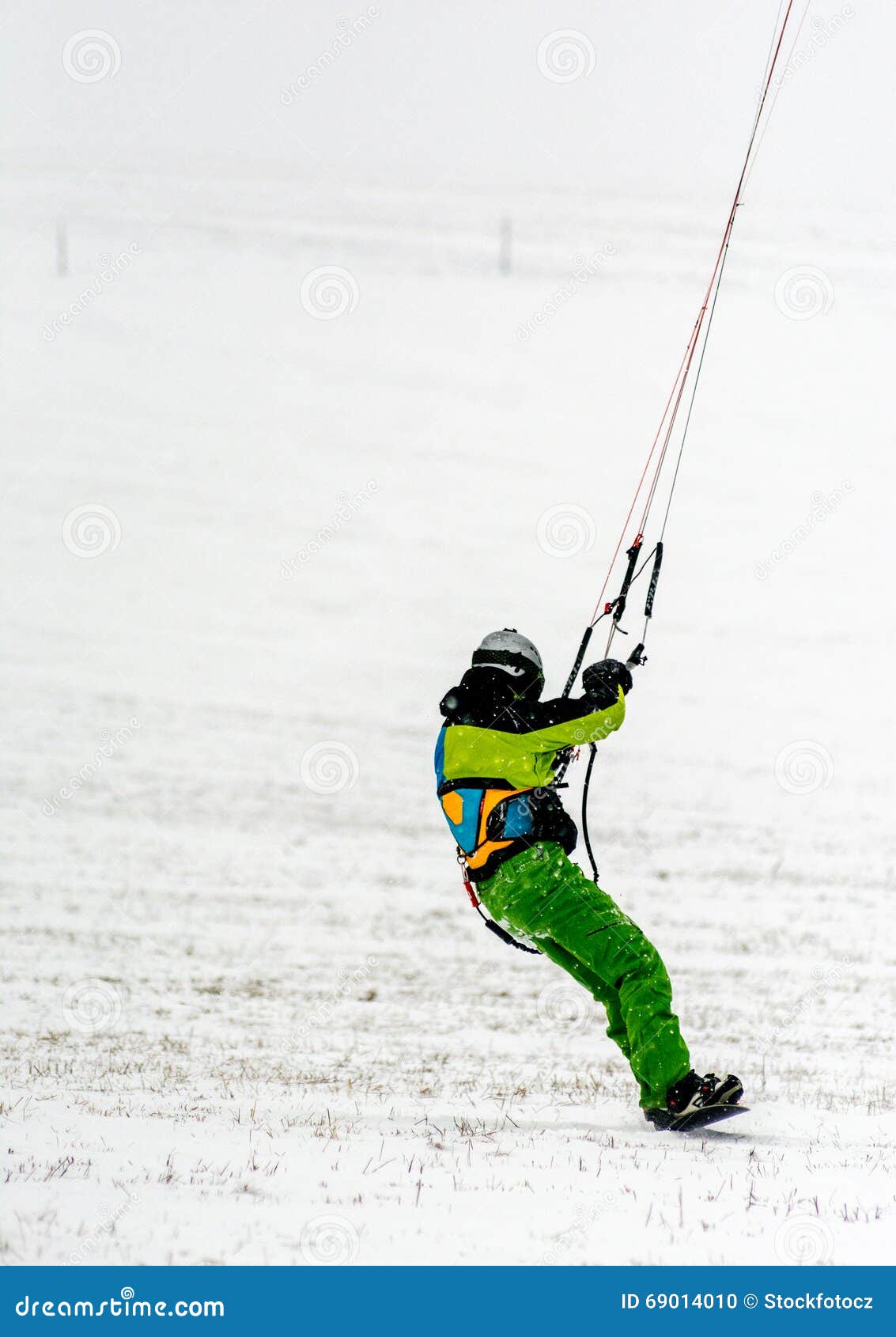 Man kite skiing editorial image. Image of nature, freestyle 69014010