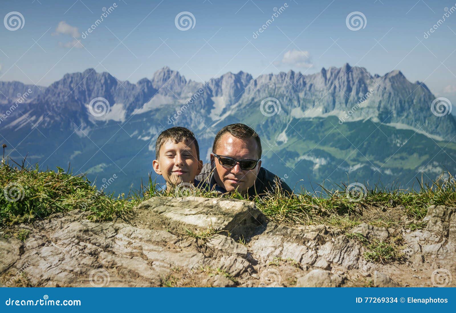 Man- och pojkenederlag Kitzbuhel maximum, Österrike. Man- och pojkenederlag Kitzbuhel maximum, Tirol berg, Österrike