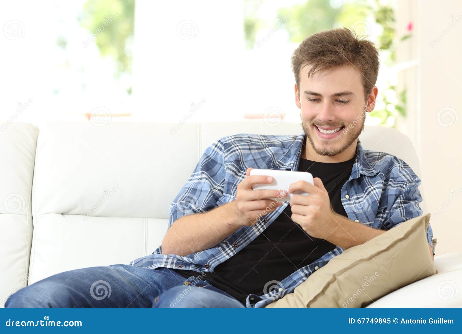 Online games hi-res stock photography and images - Alamy