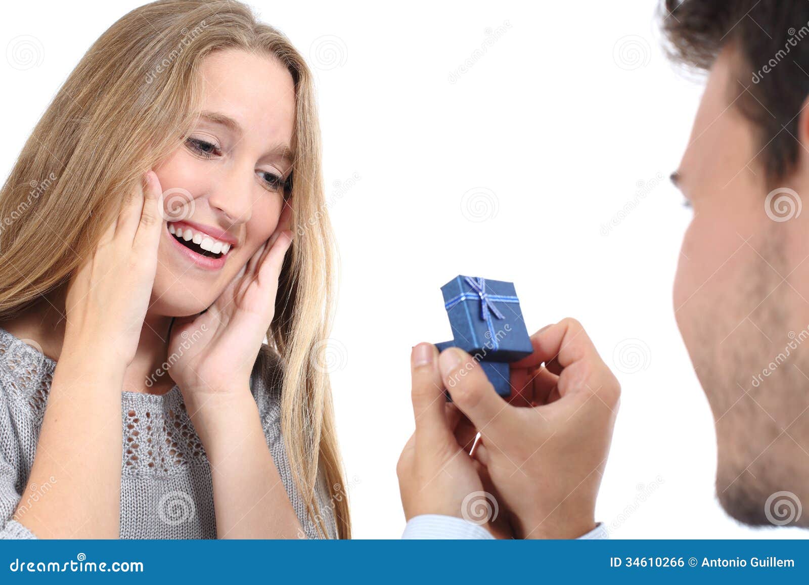 man proposing marriage to a woman