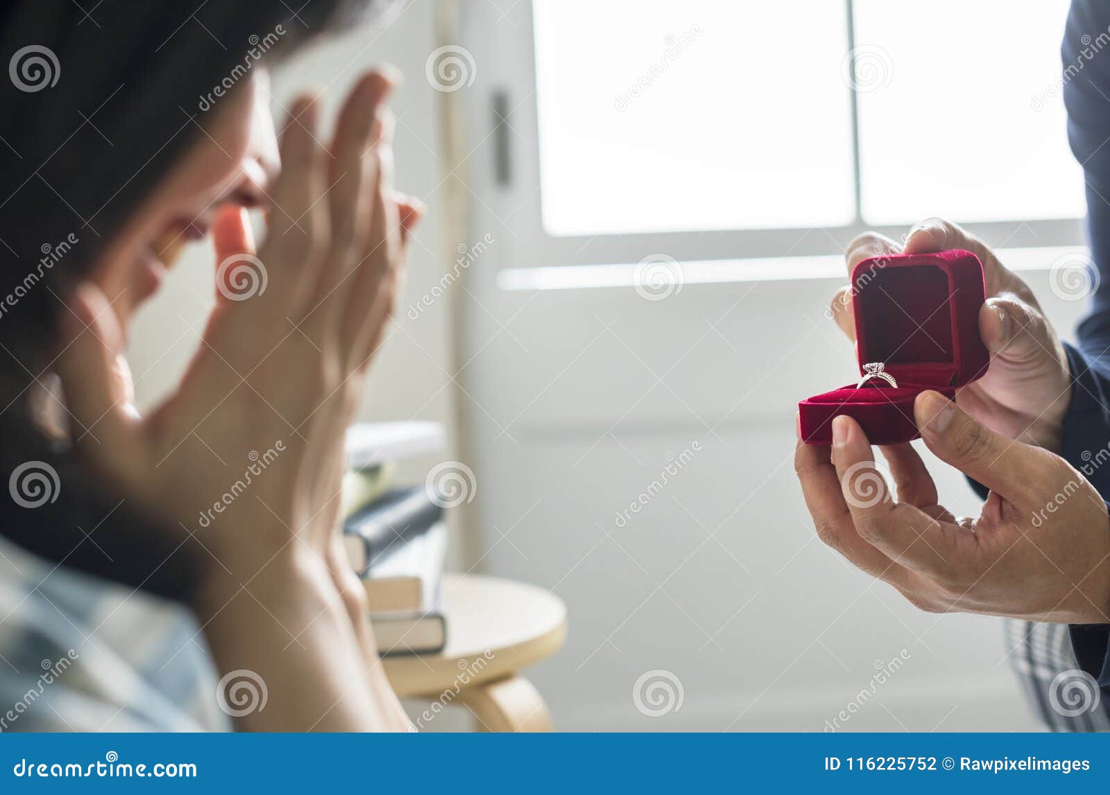 man proposing to his girlfriend