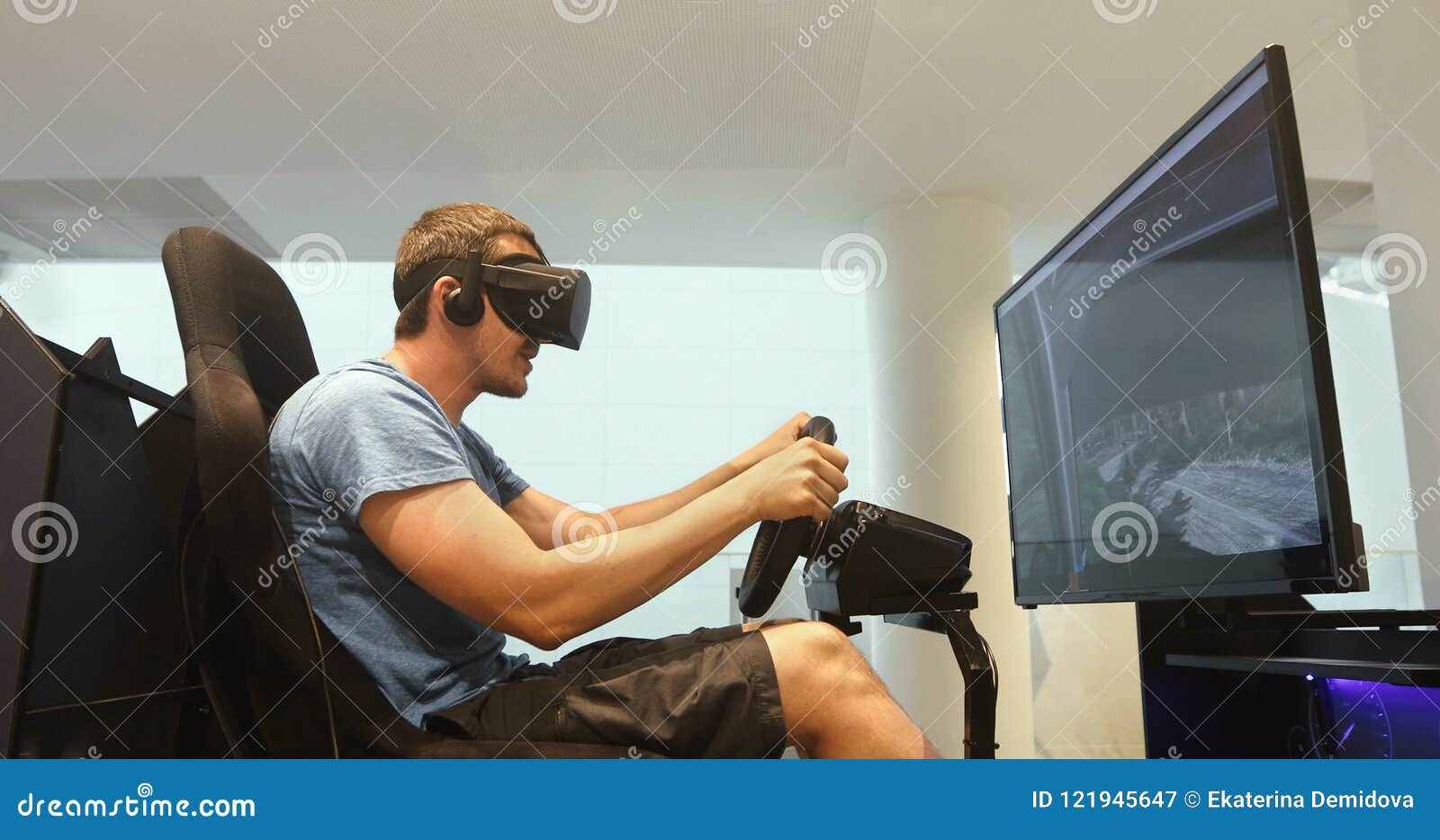 Man racing in VR headset stock image. Image of automobile 121945647