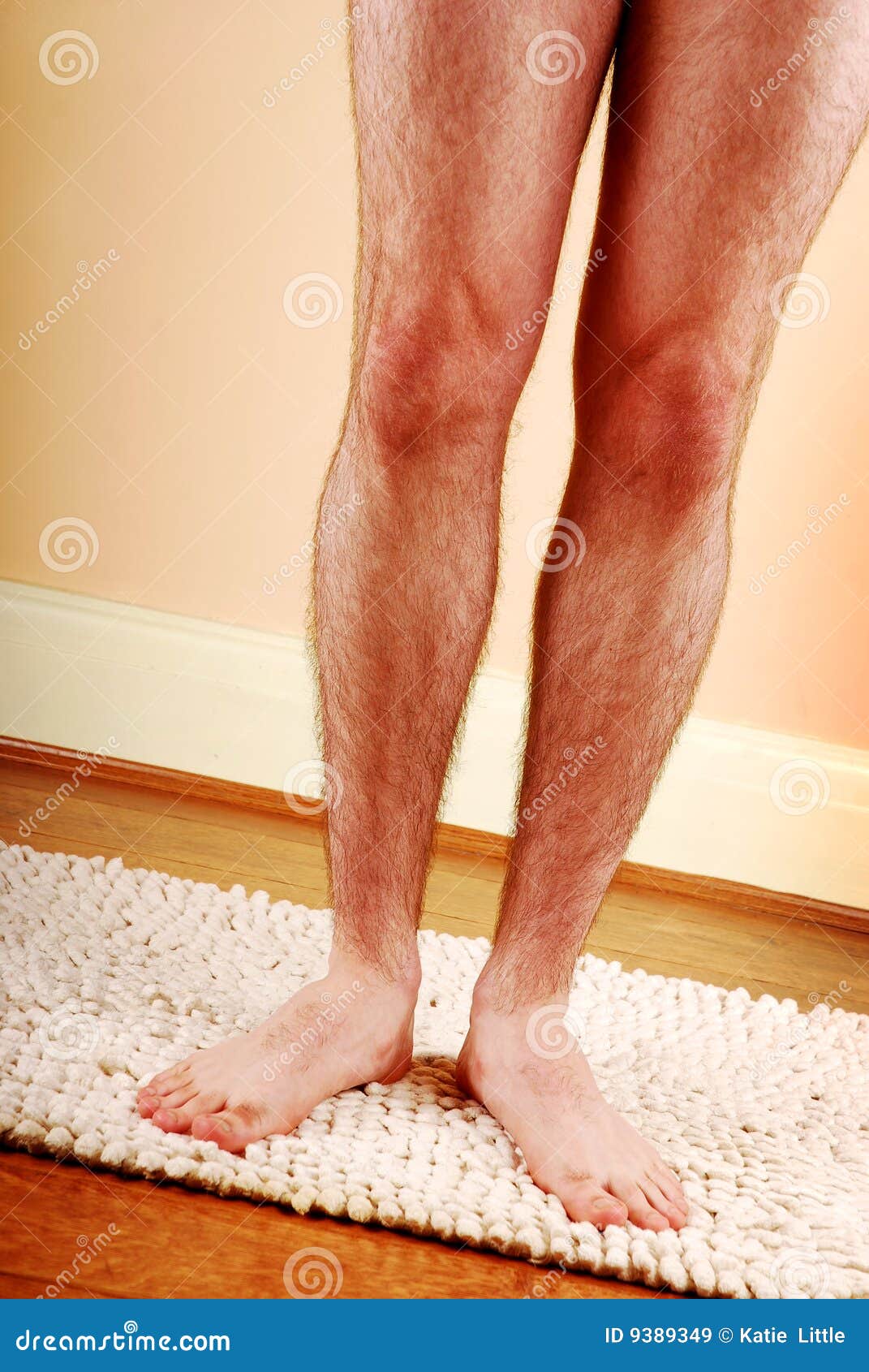 Мужские ноги в ванной фото
