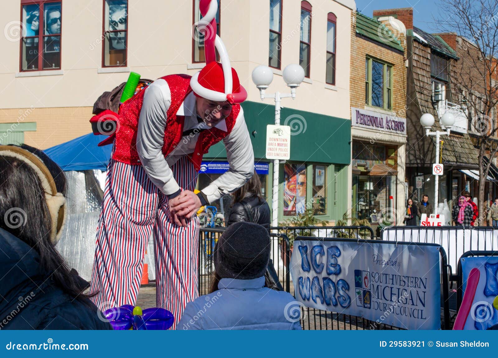 Man on stilts editorial photo. Image of crowd, michigan 29583921