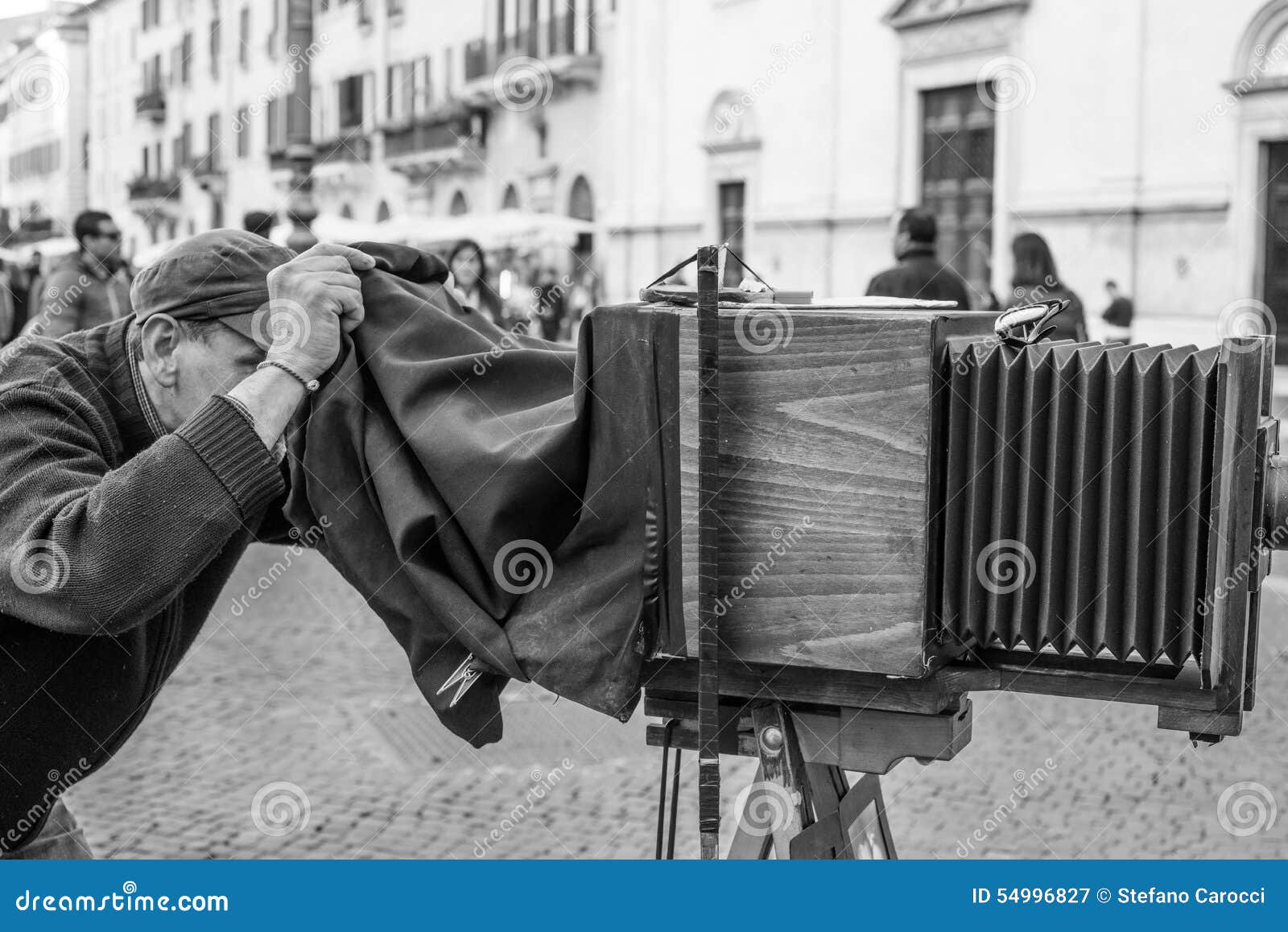 Man Taking Photo with Old Camera Editorial Photography - Image of life