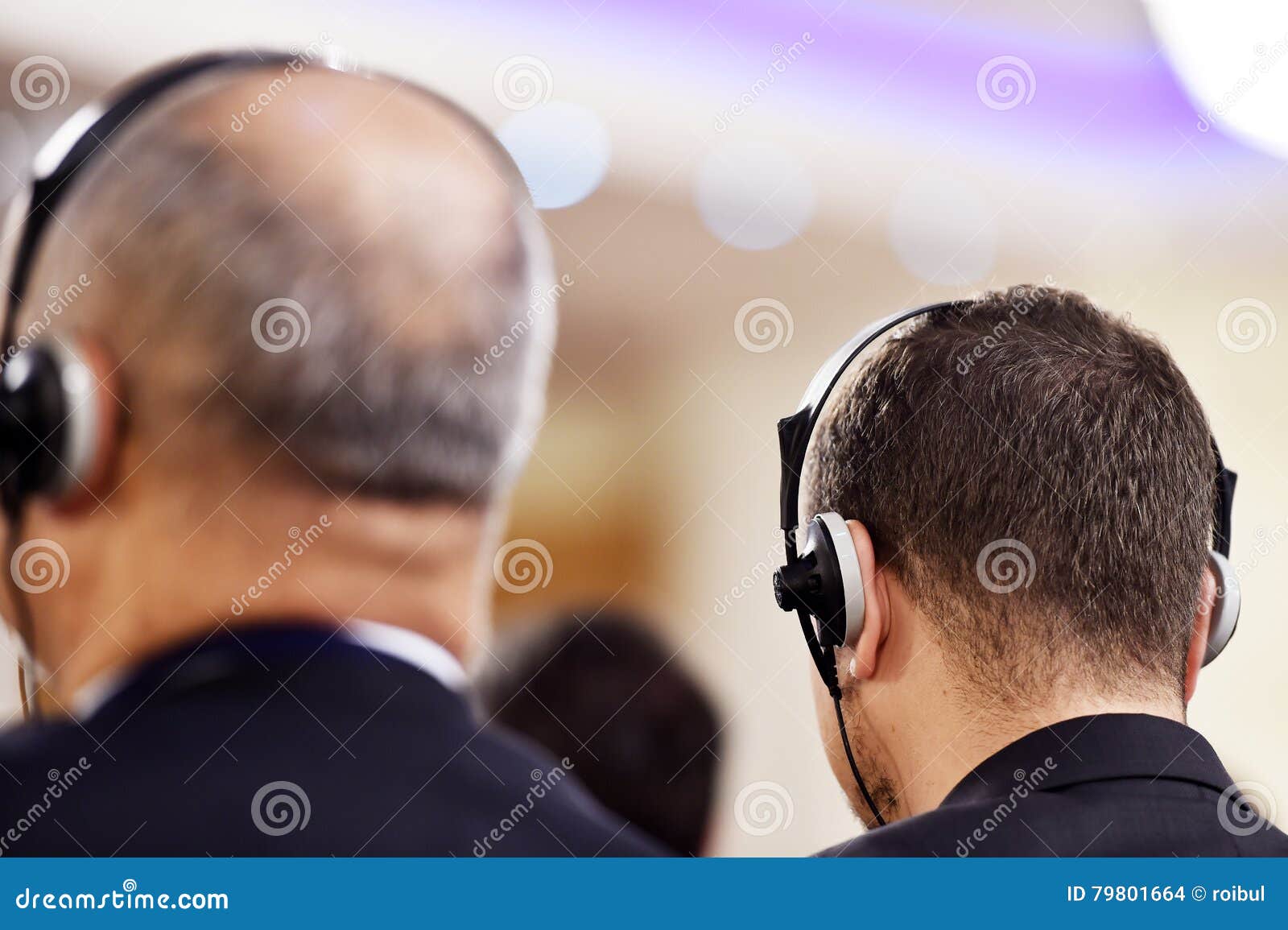 Aubergine sovende vare Man Using Headphones for Translation Stock Photo - Image of language,  headset: 79801664