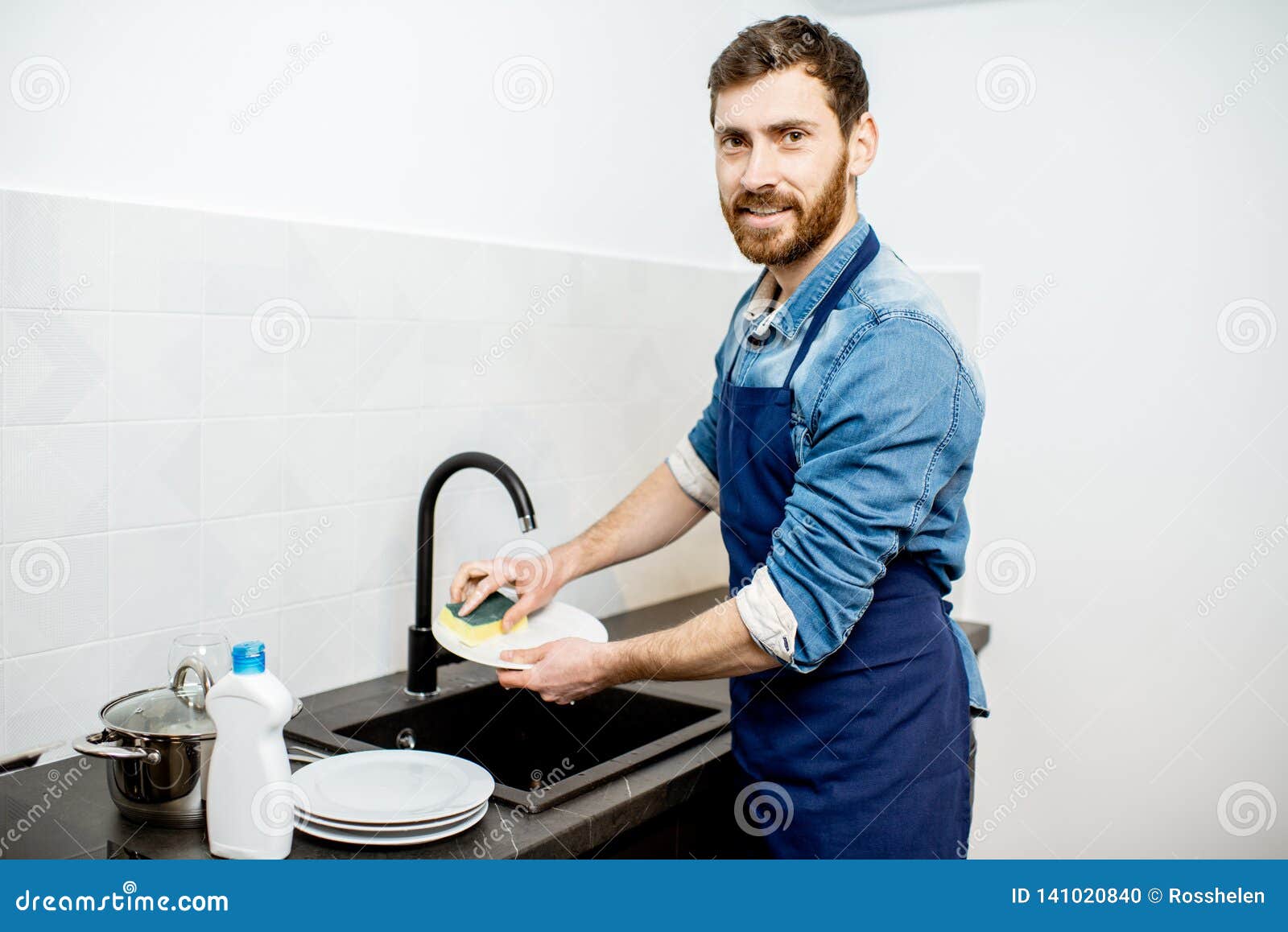 https://thumbs.dreamstime.com/z/man-washing-dishes-home-handsome-apron-doing-household-chores-kitchen-141020840.jpg