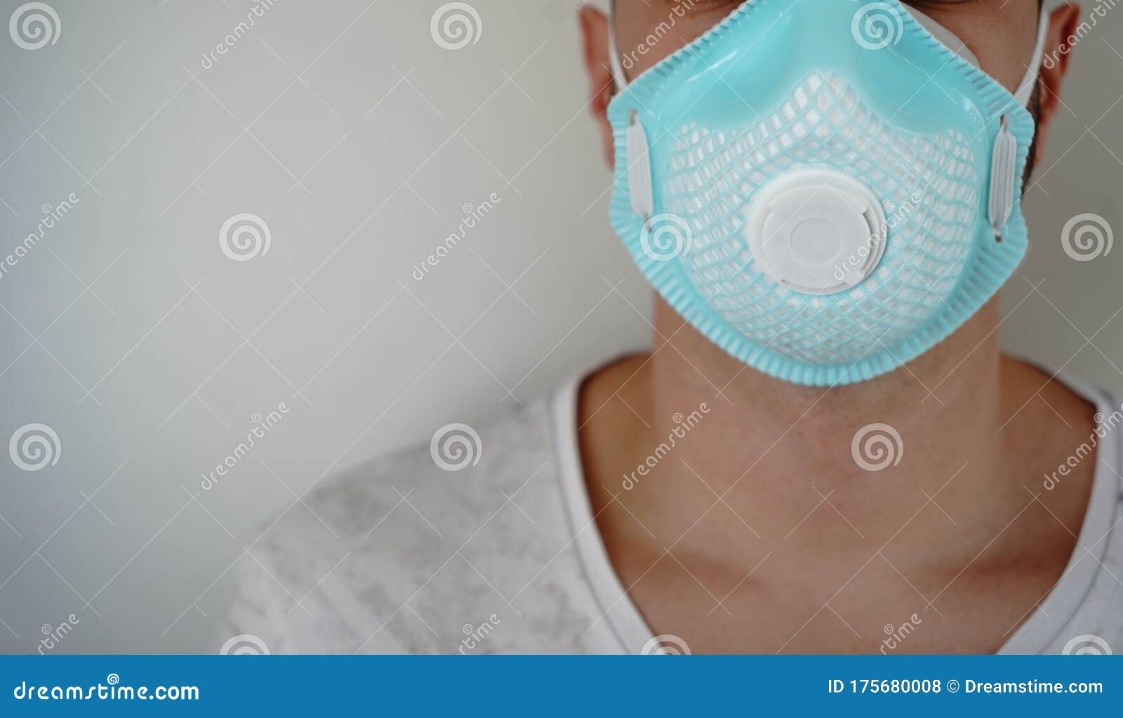 man wearing mask for prevencion coronavirus