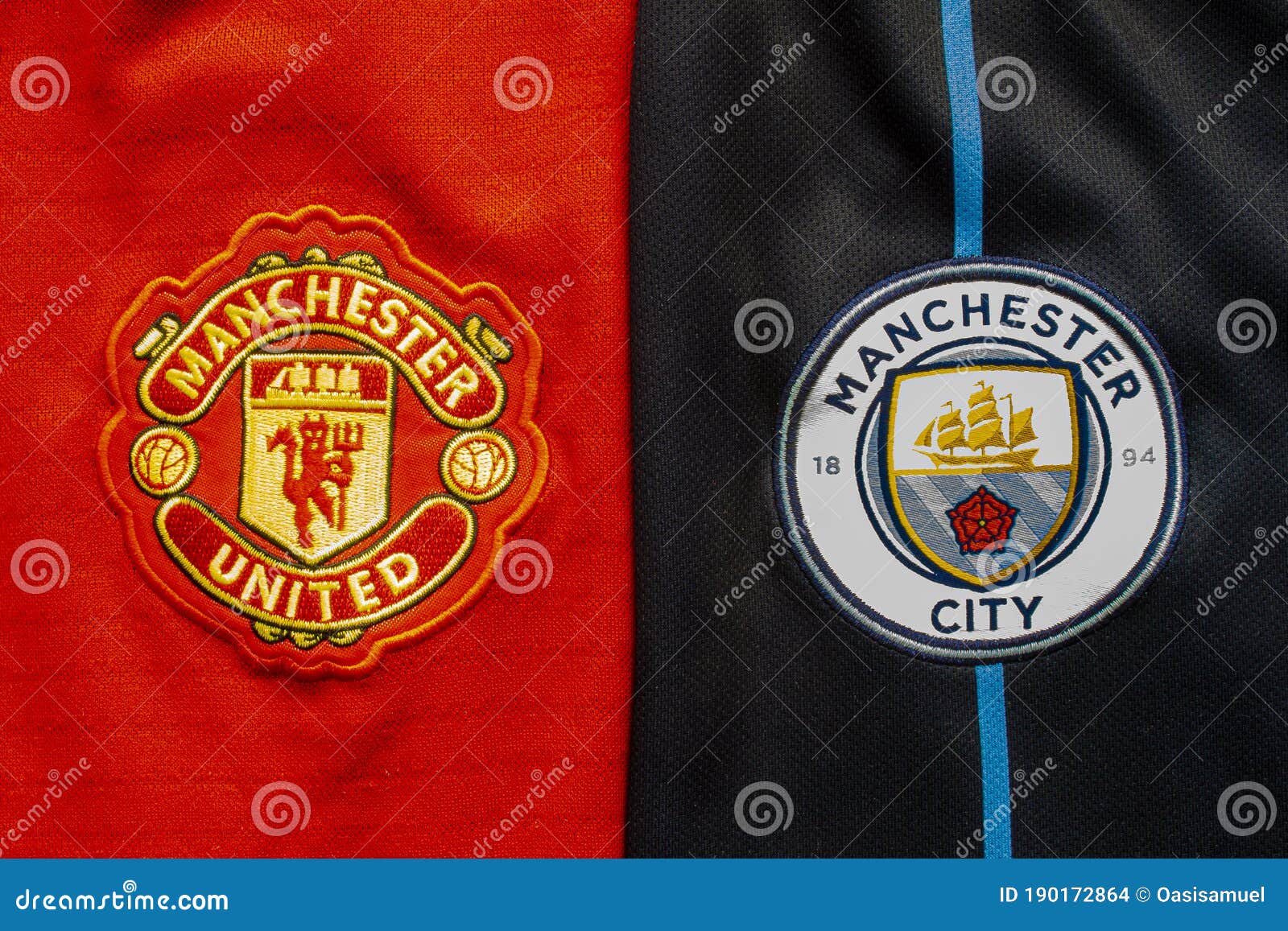 Manchester United Gegen Manchester City Fußball-Fußballabschluß Bis Zu Ihrem Trikotlogos Redaktionelles Stockbild