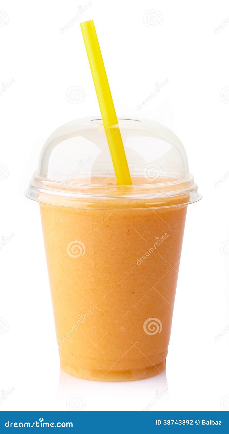 Glas frischen Mango Smoothie lokalisiert auf weißem Hintergrund