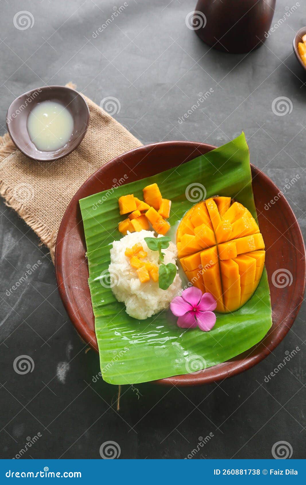 Mango Sticky Rice is Thai Dessert Made of Sticky Rice, Mango and