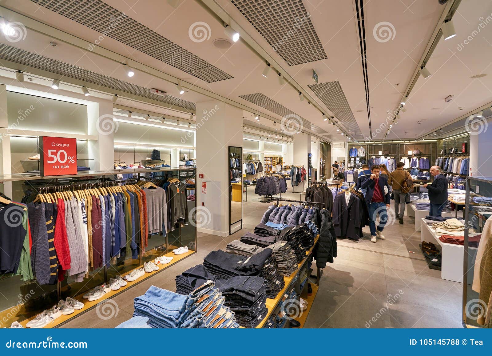 MANGO store editorial stock photo. Image of shopping - 105145788