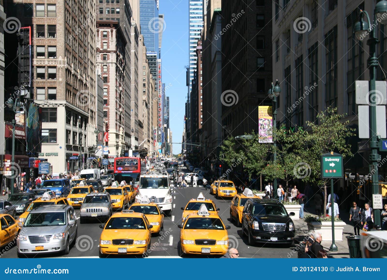 Manhattan editorial image. Image of cars, locals, people 20124130