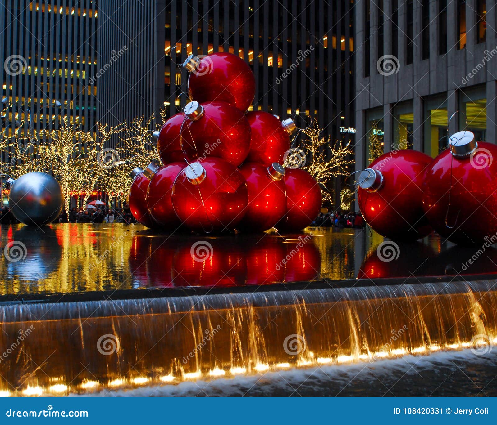 Christmas in Manhattan editorial photo. Image of ready 108420331