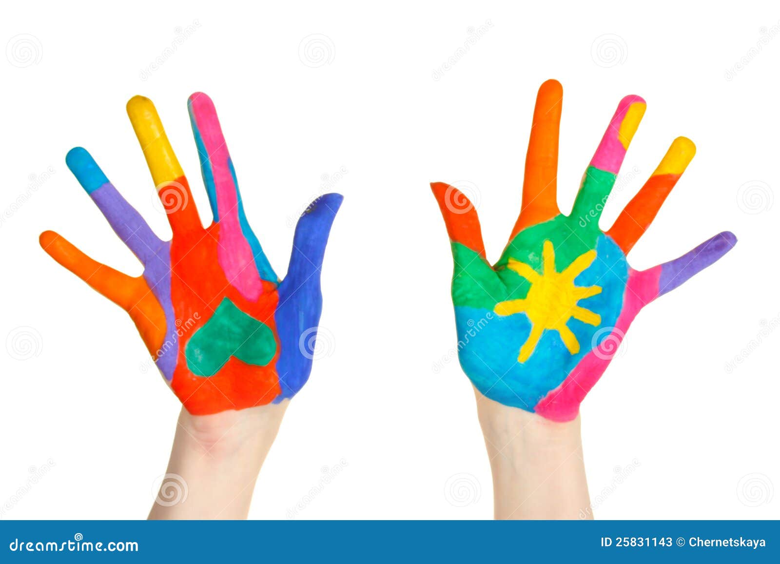Mani brillantemente colorate
