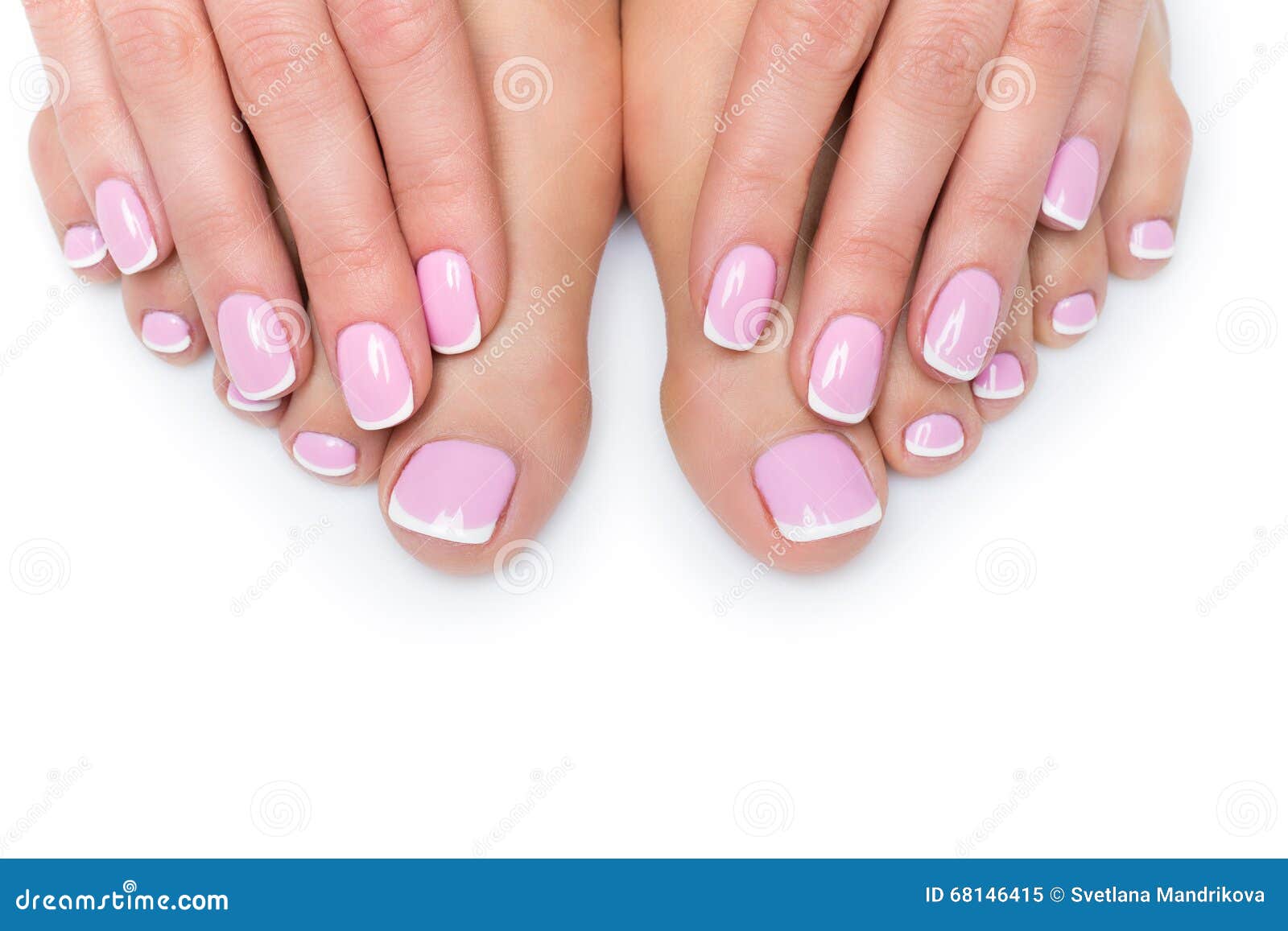 Mani E Piedi Della Donna Con Il Manicure Francese Immagine Stock