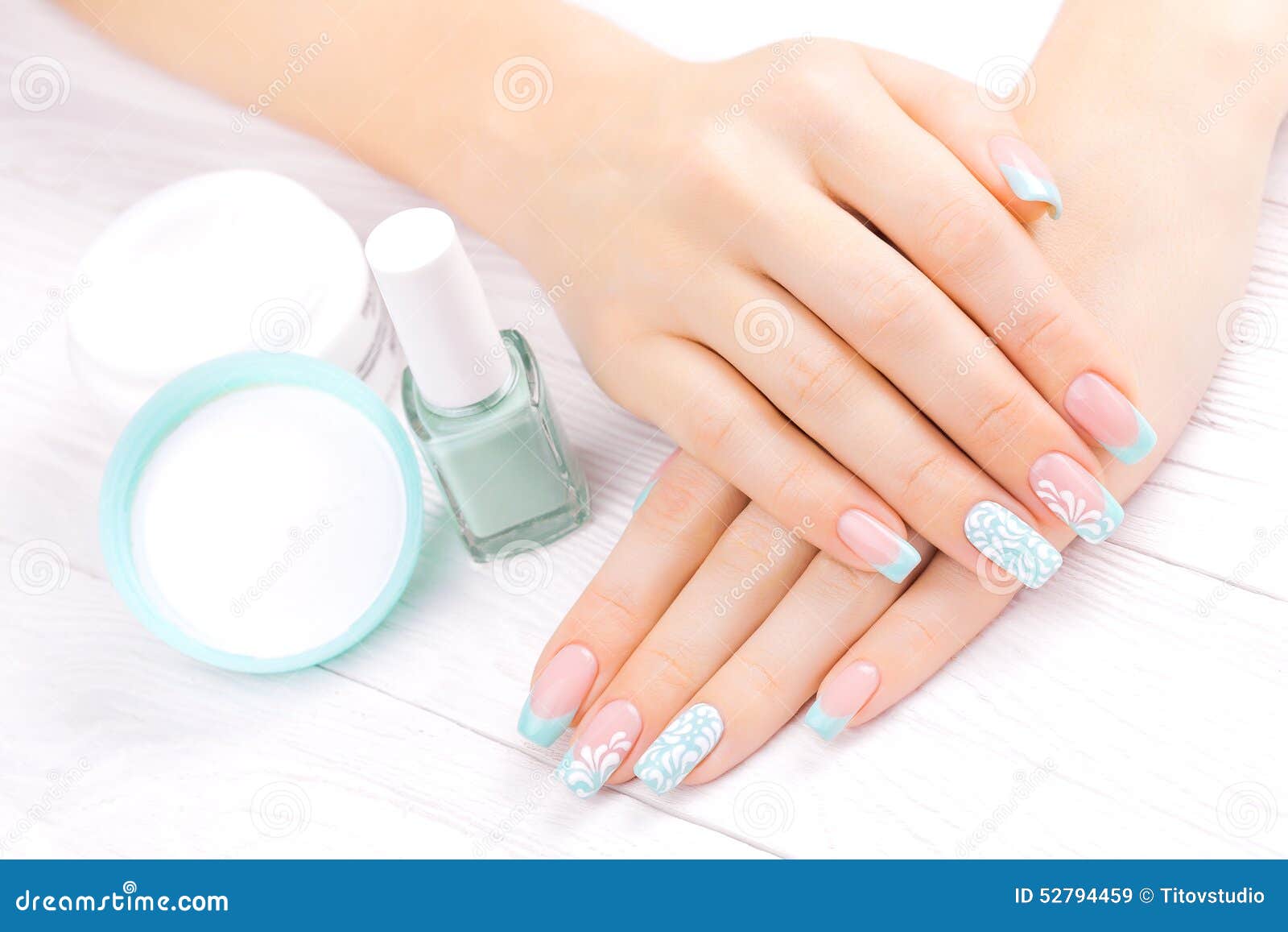 diseño de uñas en turquesa  Nails Beauty