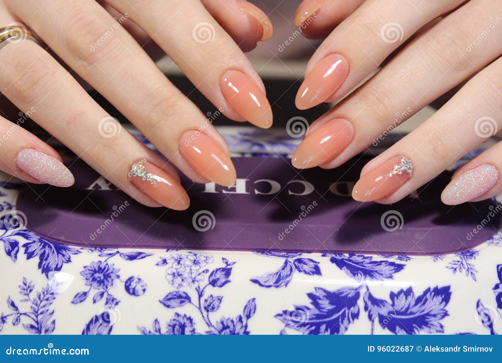 Hãy khám phá bộ sơn gel của Cosmolac Nails Fashion sản xuất tại Nga, màu số