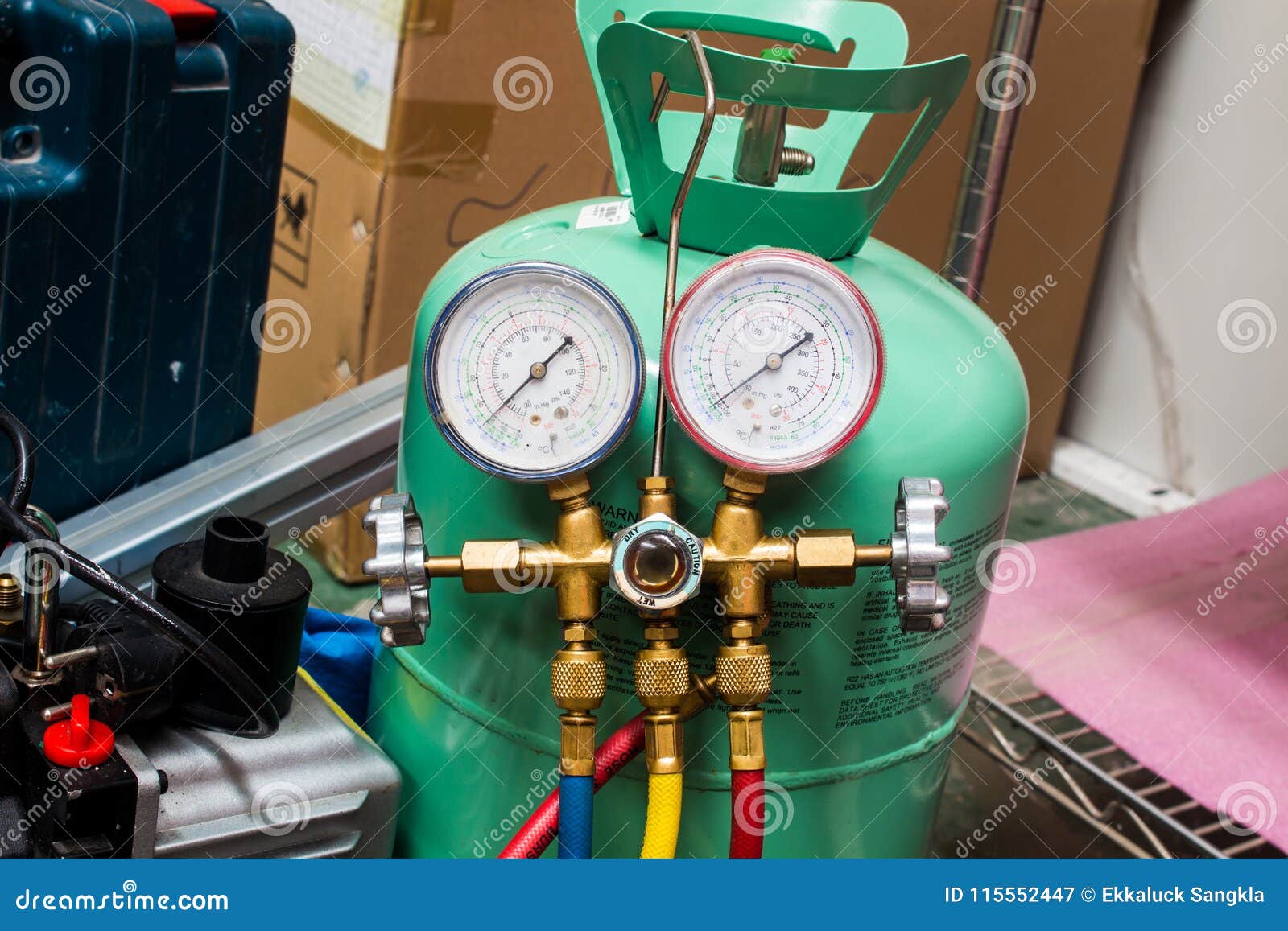 the manifold gauge for air condition service.