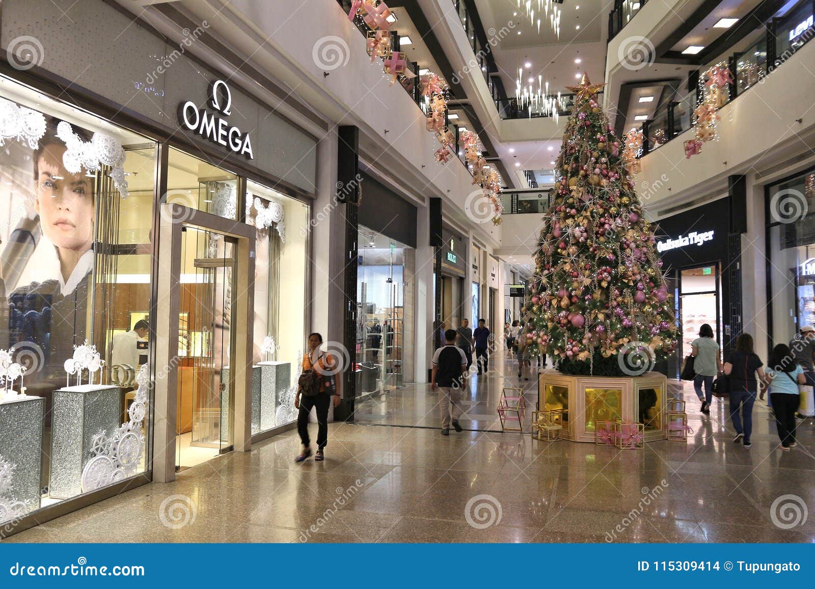 Shopping in Manila editorial stock image. Image of center - 115309414