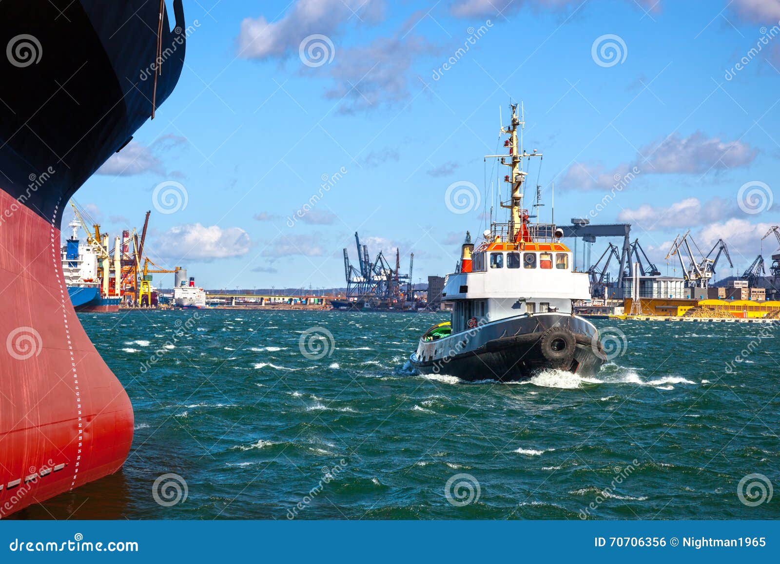 Maniobras en el puerto foto de archivo. Imagen de petrolero - 70706356, image size:1600x1157