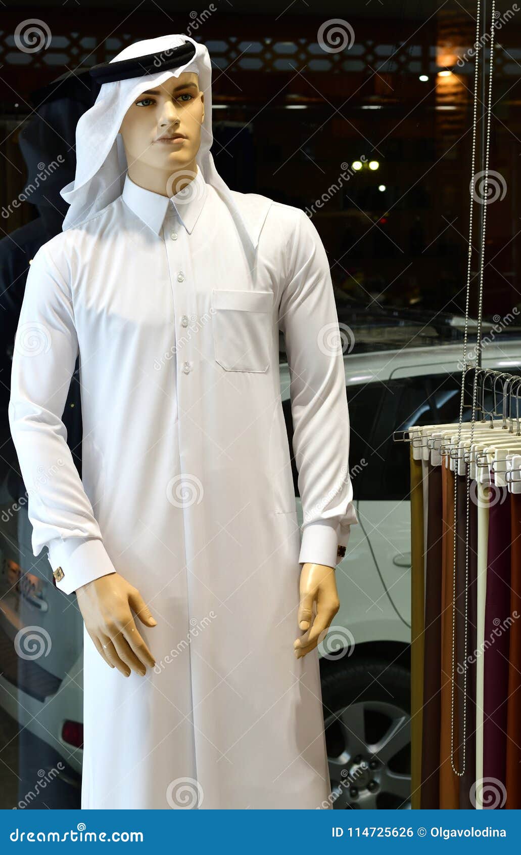Masculino En La Ropa árabe Tradicional, United Arab Emirates Foto de archivo - Imagen de costura, comercio: 114725626