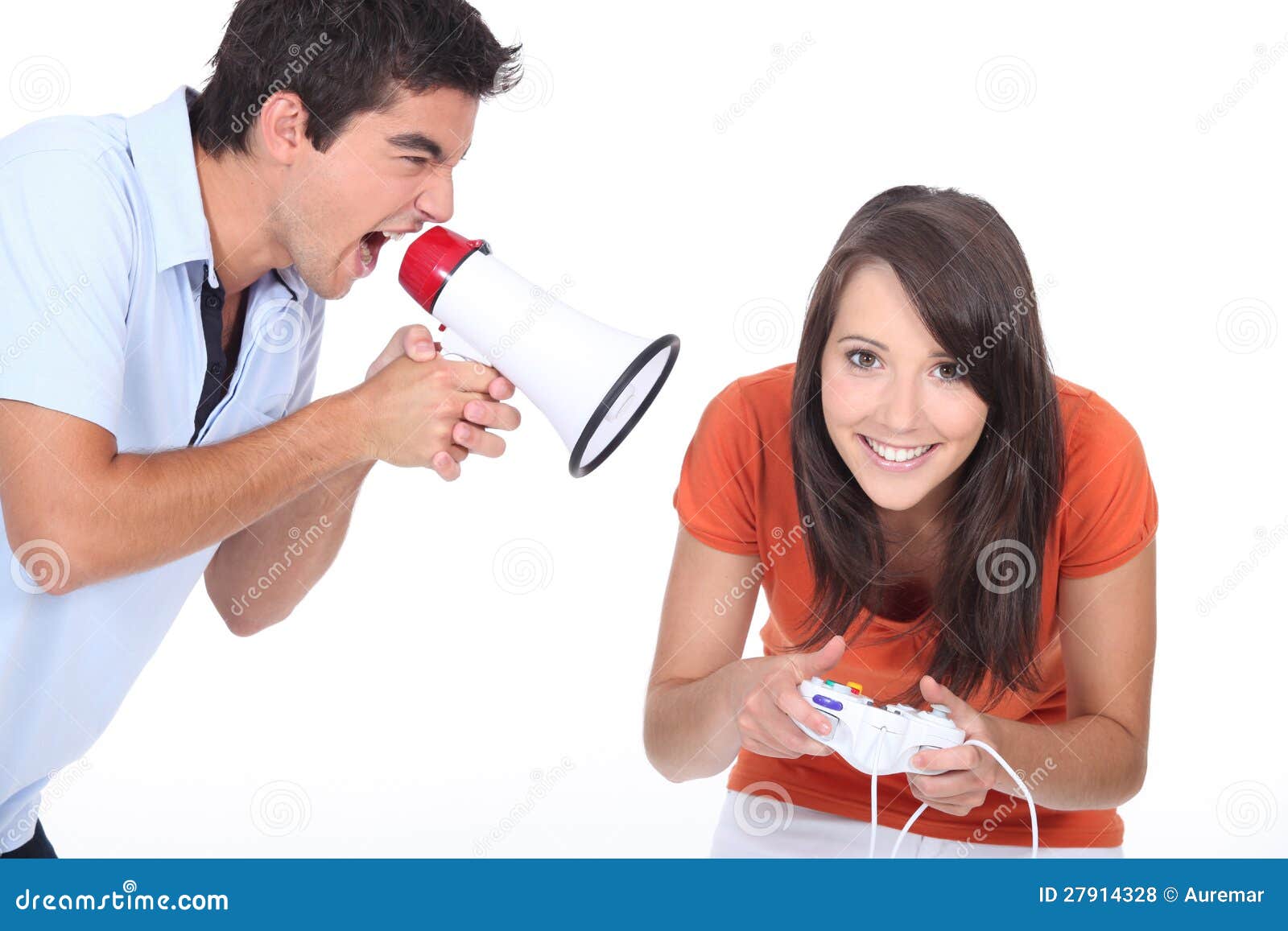 Mann, Der an Der Freundin Schreit