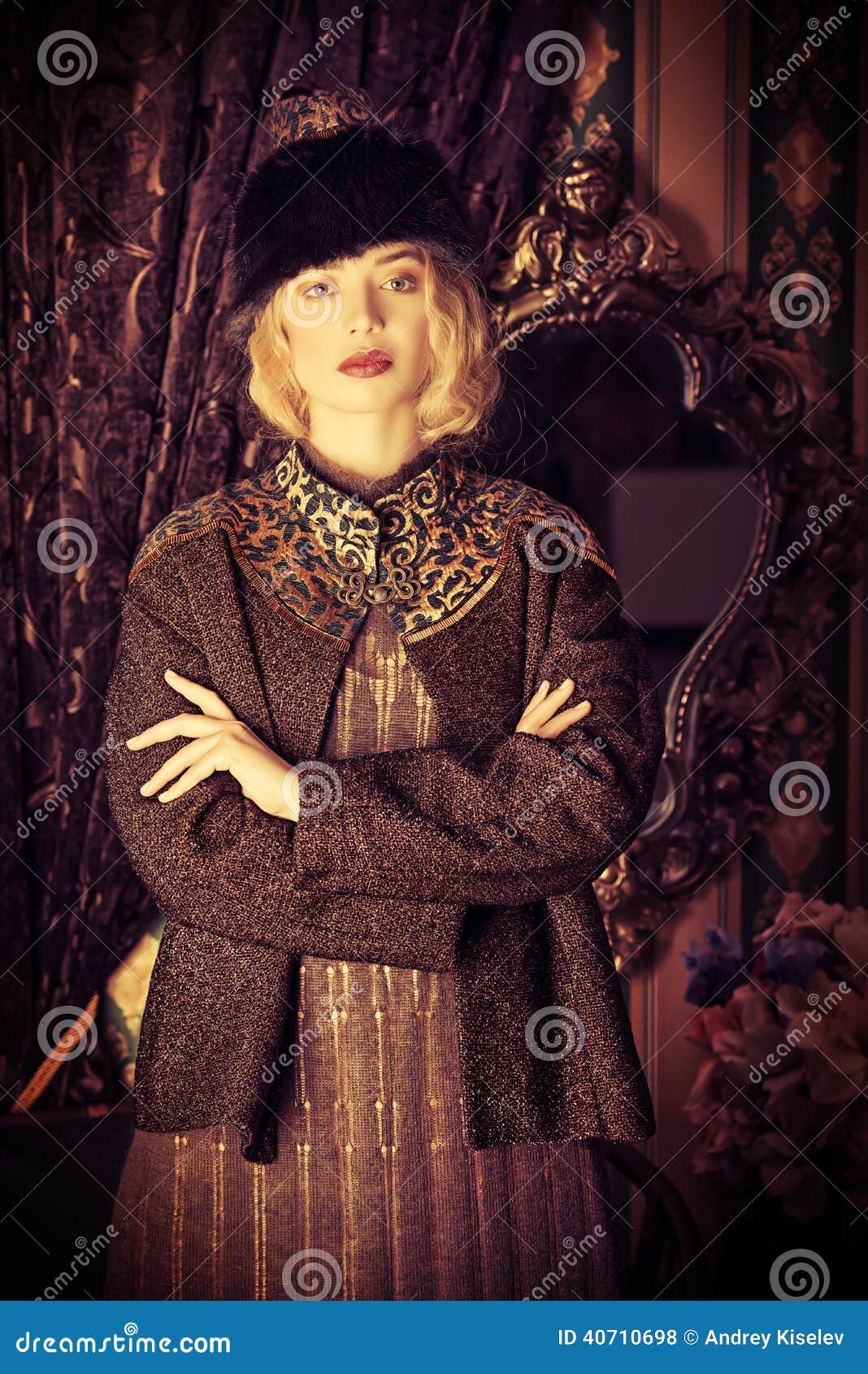 Mannequin in Gouden Kleding Stock Foto Image of elegantie, gouden