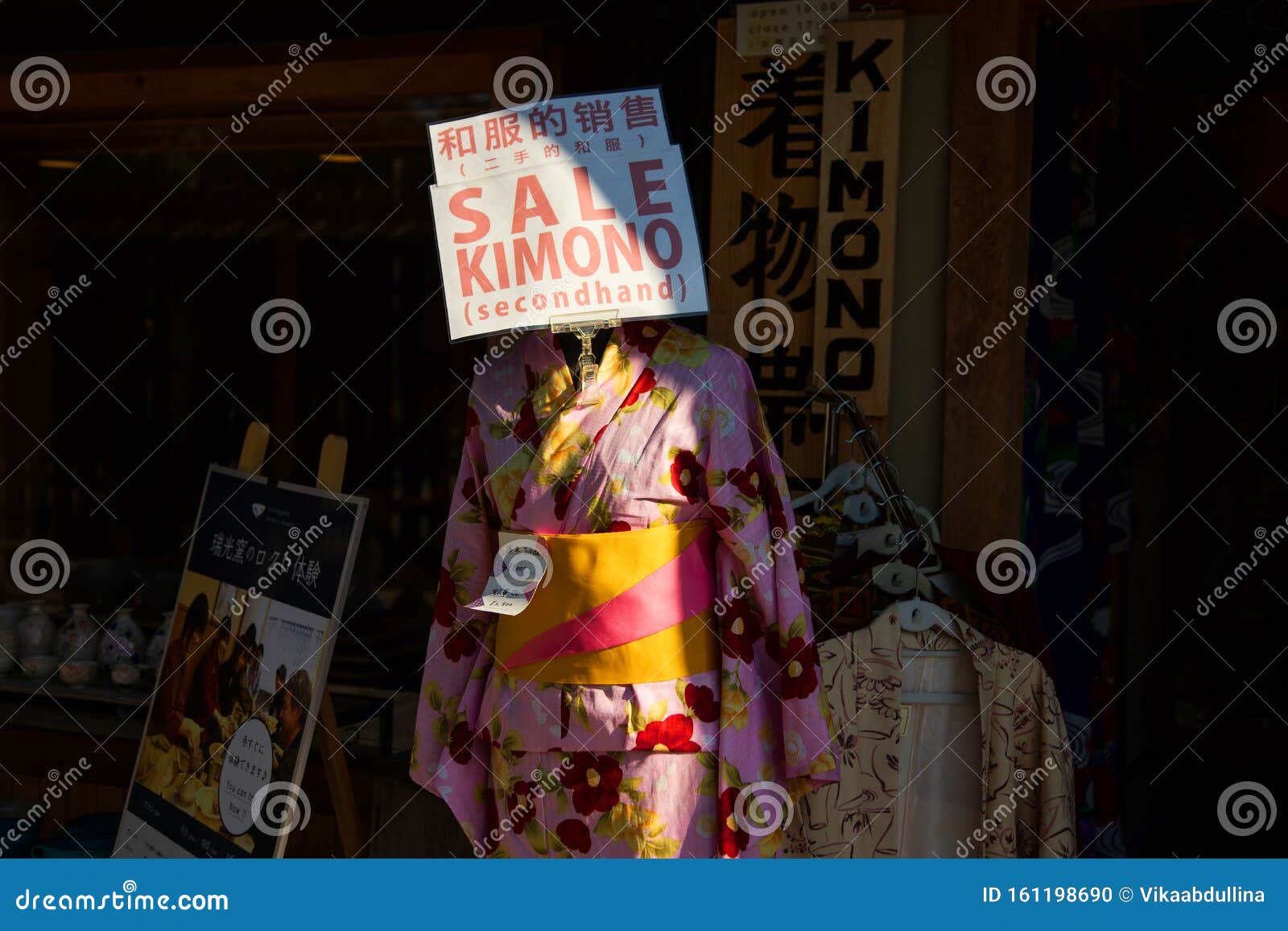 Mannequin In Kimono With Sign - Sale Kimono Second Hand ...
