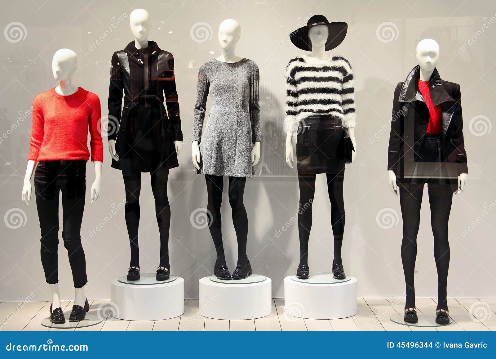 Mannequins in a Clothing Store Stock Photo - Image of fall, coat: 45496344