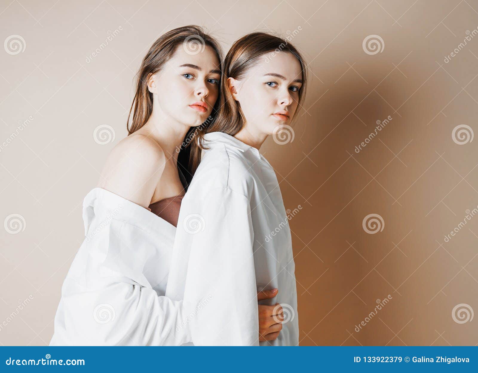 deux filles adolescentes nue