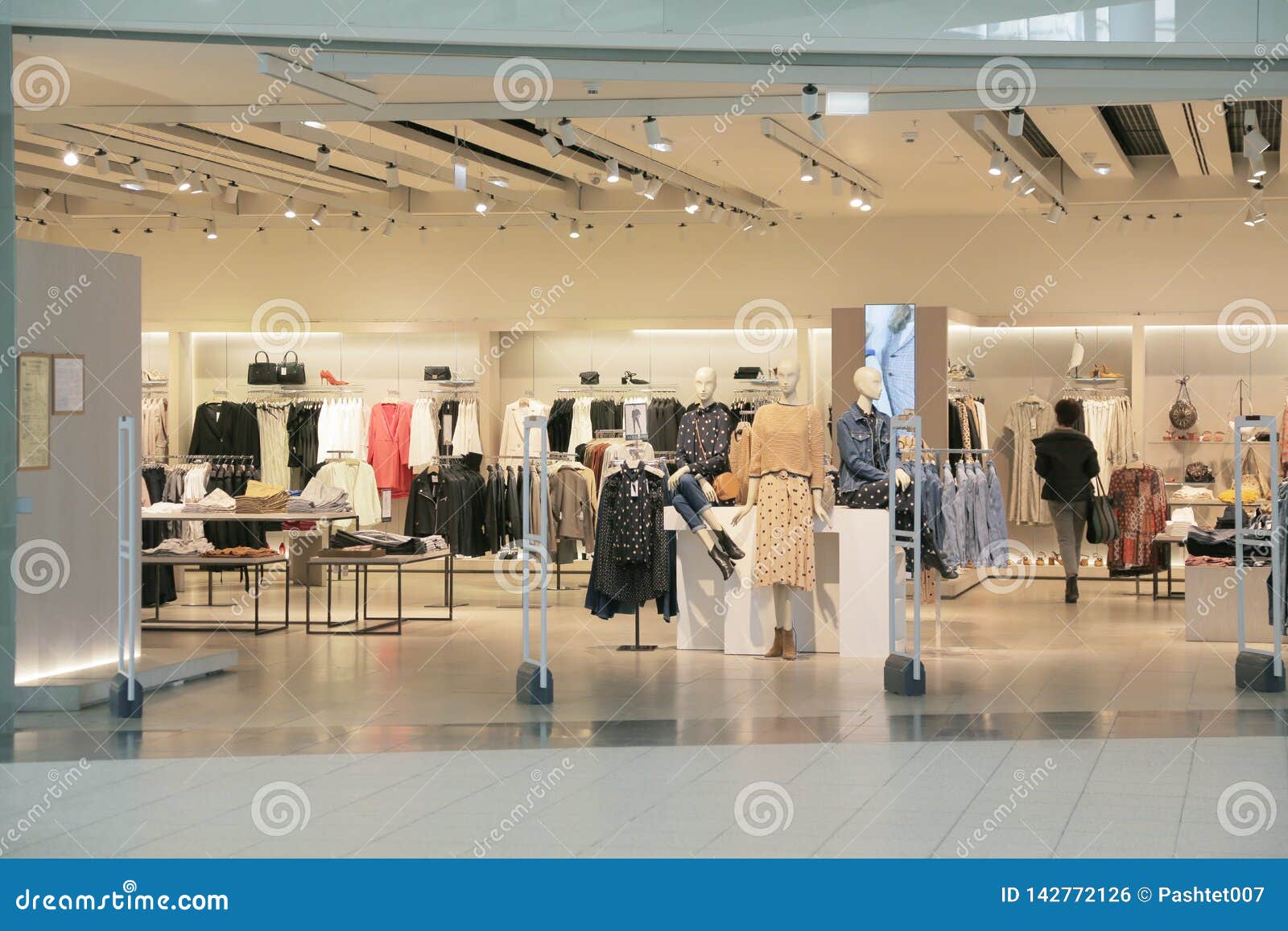 Mannequins in the Mall 006 editorial photo. Image of product 142772126