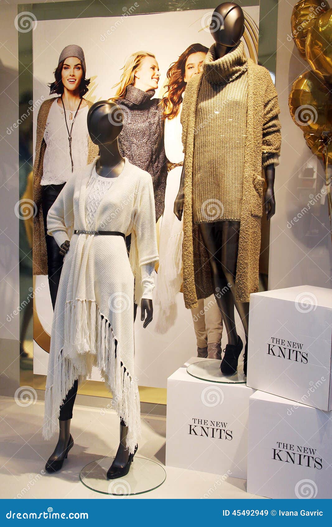 Mannequins in the Store Window Editorial Stock Image Image of dummy