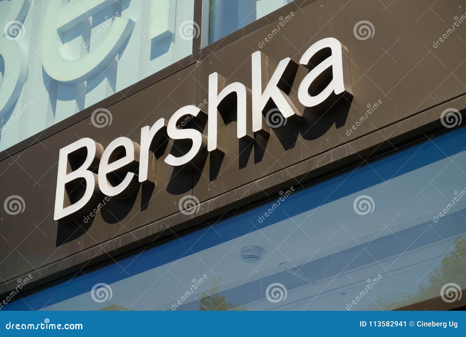 Bershka store exterior editorial photo. Image of clothing - 113582941