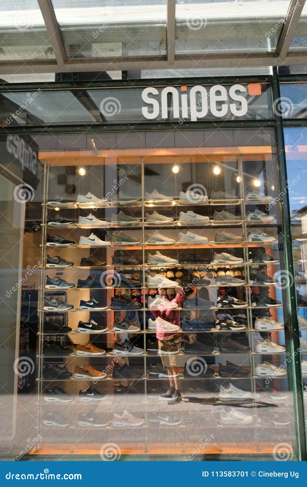 snipes store