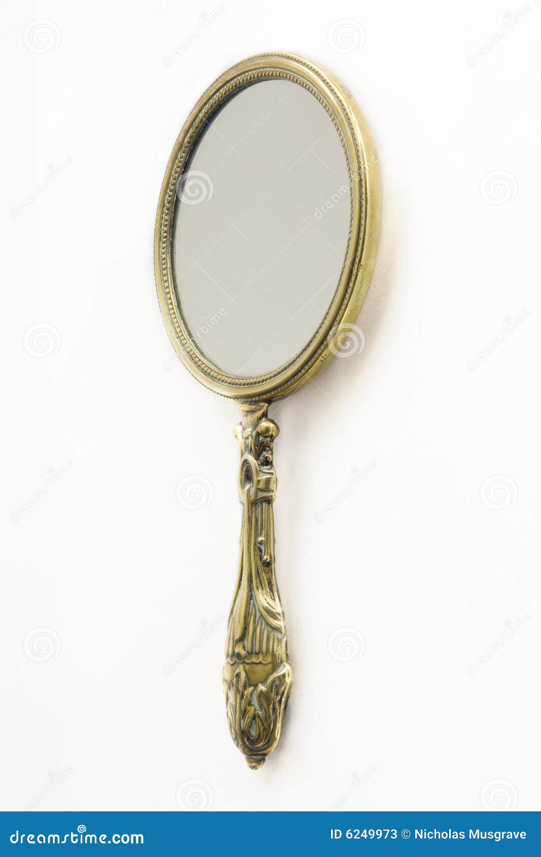 Espejo De Mano De Latón Antiguo Imagen de archivo - Imagen de mirando,  modernista: 6249973, image size:1067x1690