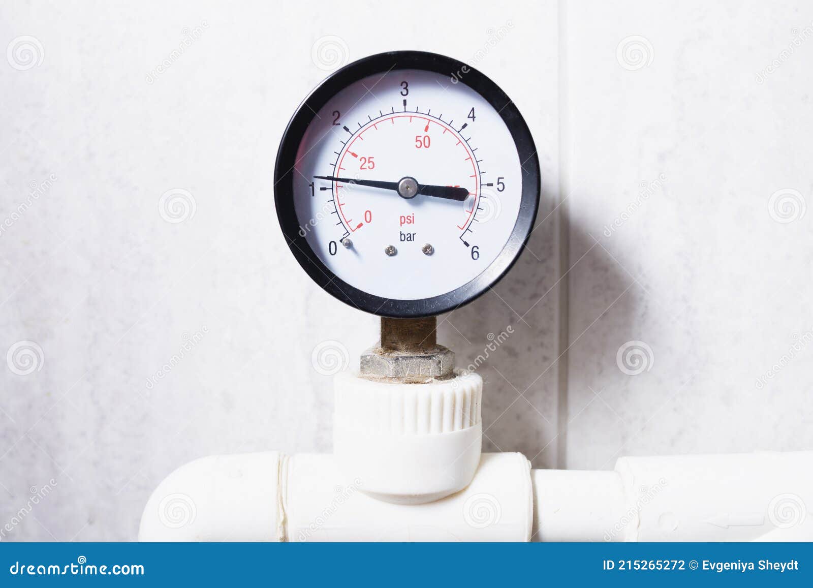 Manometer-Wasserdruckmesser in Der Heizwanne. Stockfoto - Bild von
